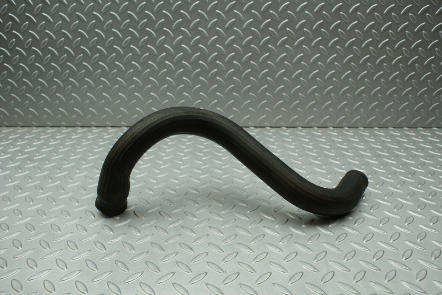 3223 Mercedes-Benz W115 220D Radiator Hose Lower Coolant Hose 1155011882