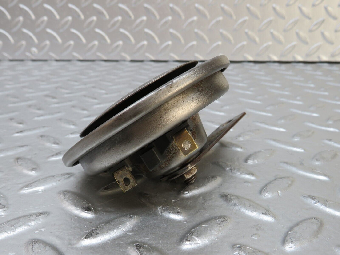 26900 Mercedes-Benz W123 240D Horn 0035424220