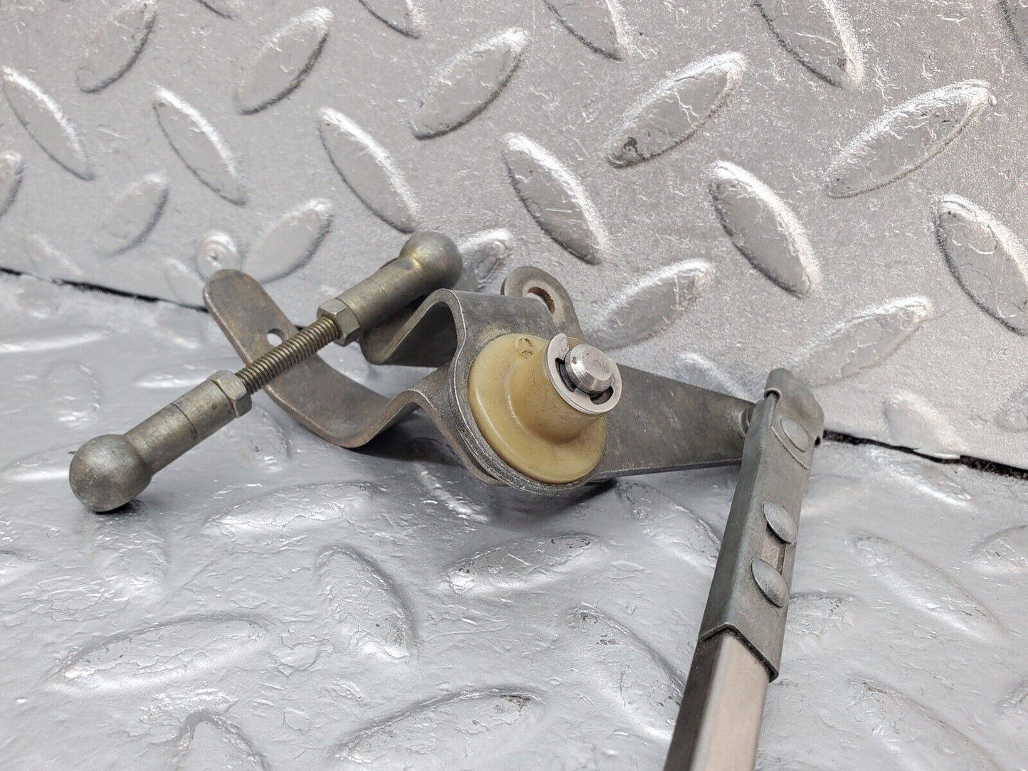 45370 Mercedes-Benz 280E M110.983 Throttle Linkage