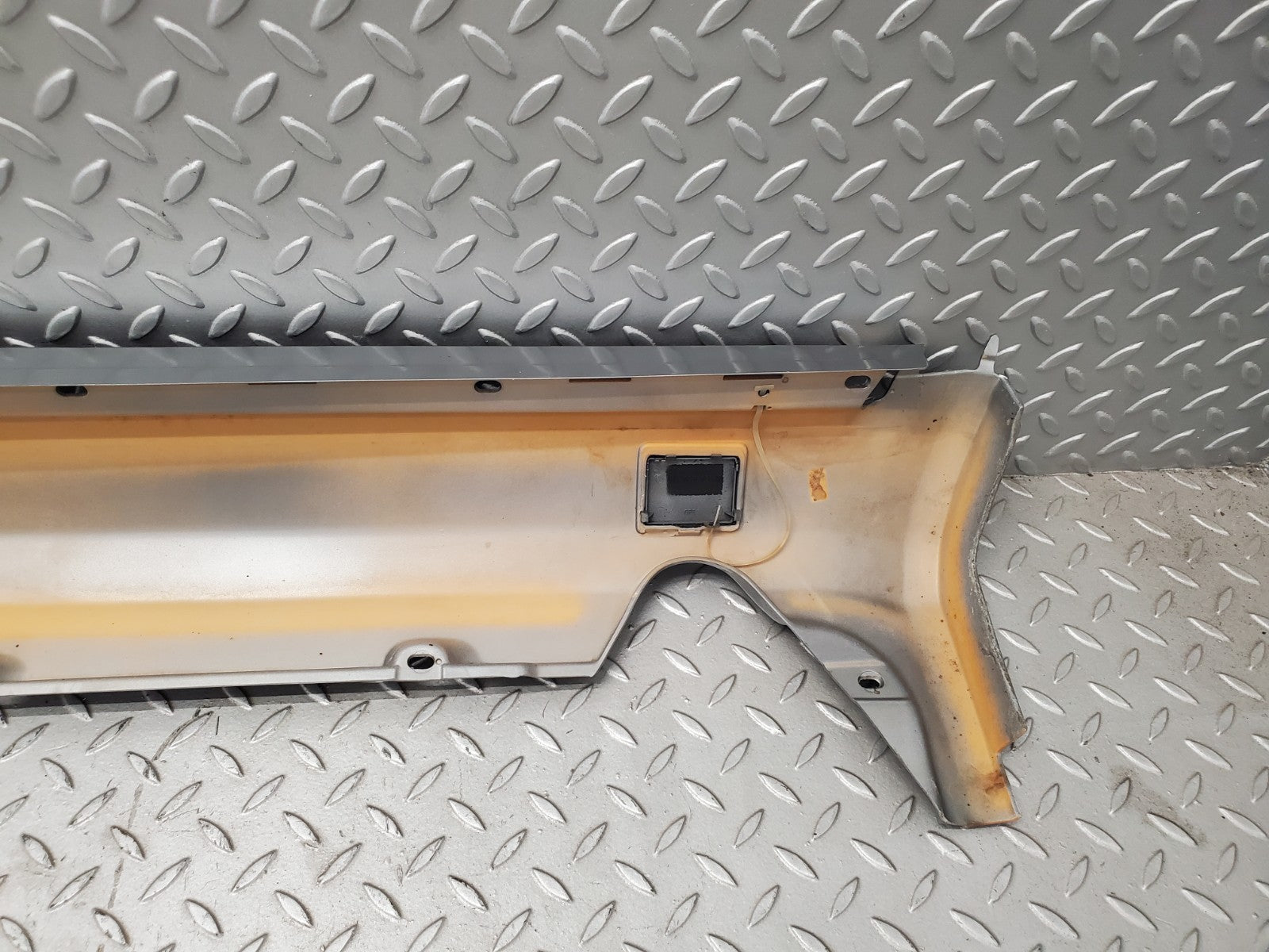 W124 Wagon side skirt right side used OEM