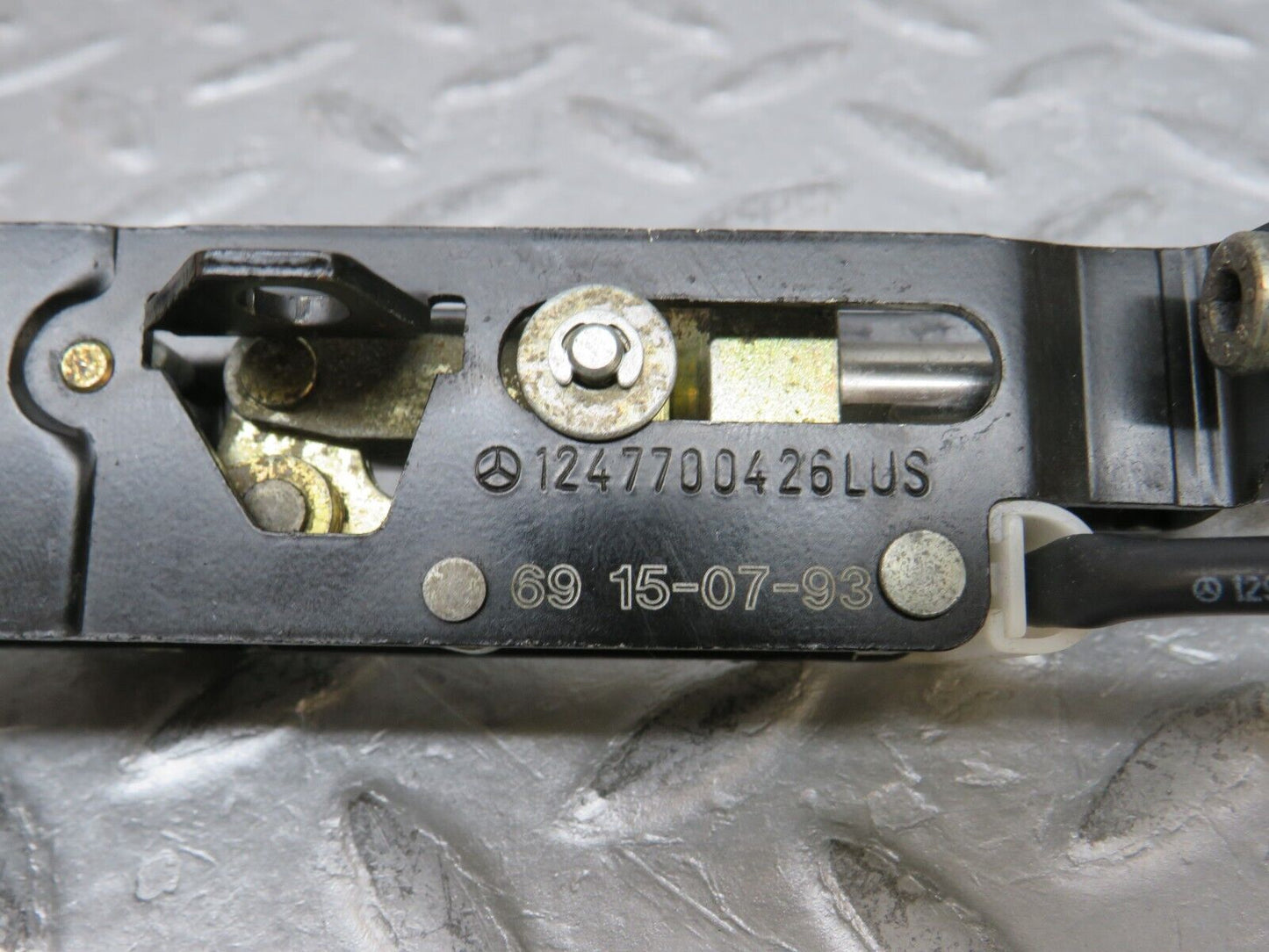 37820 Mercedes-Benz A124 320E Cabriolet Soft Top Lock Latch Left 1247700426 1298210951 1298001672