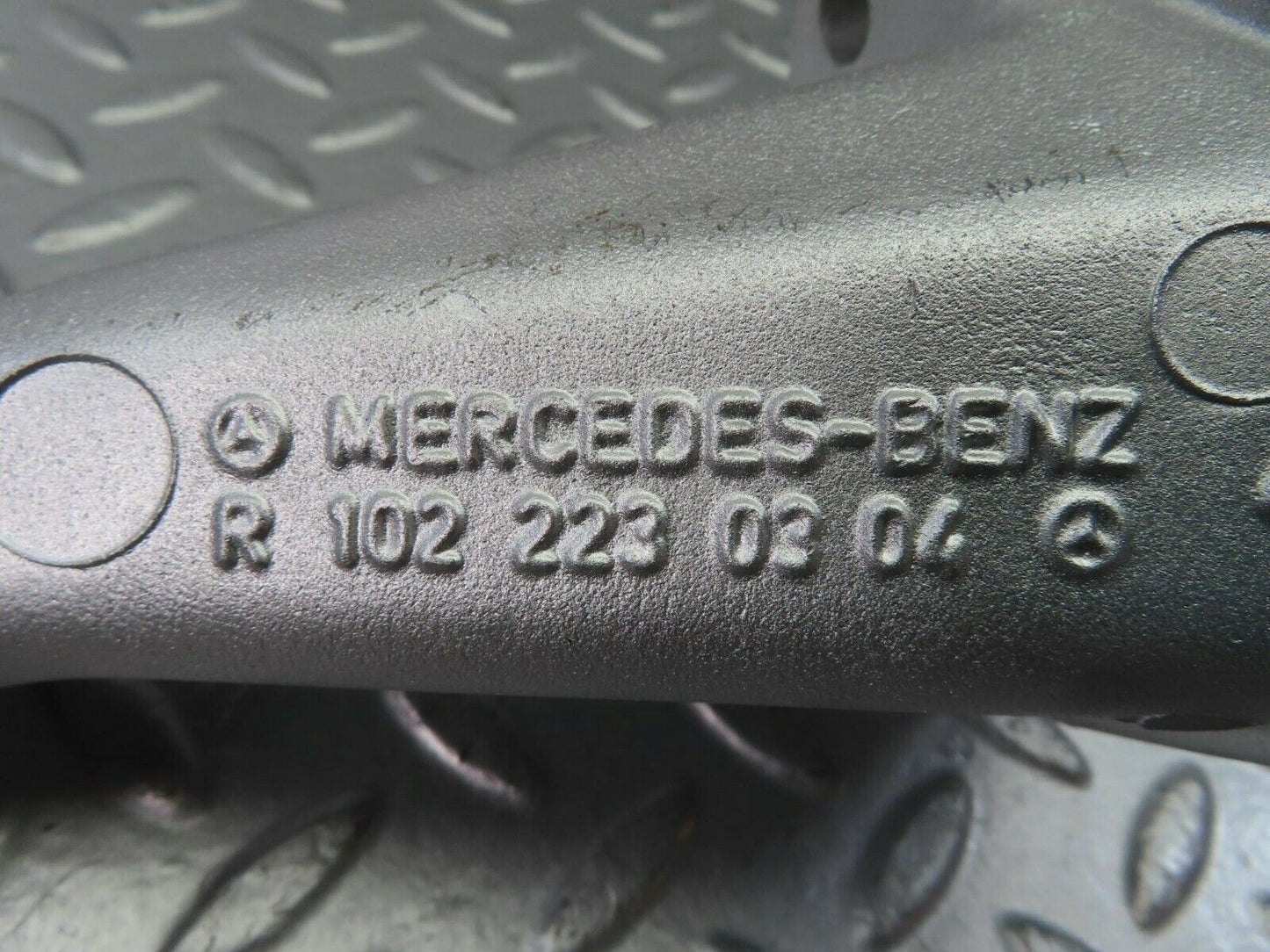 10572 Mercedes-Benz C123 230CE Coupe Engine Mount Bracket Right 1022230304