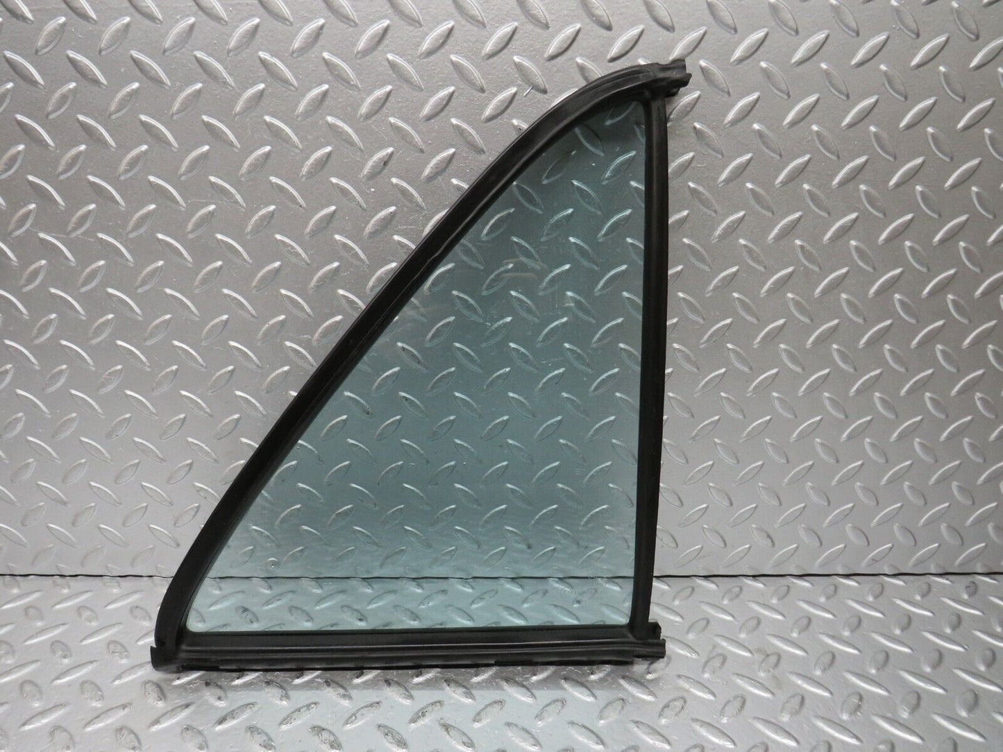 32036 Mercedes-Benz W123 230E Rear Right Quarter Window Glass