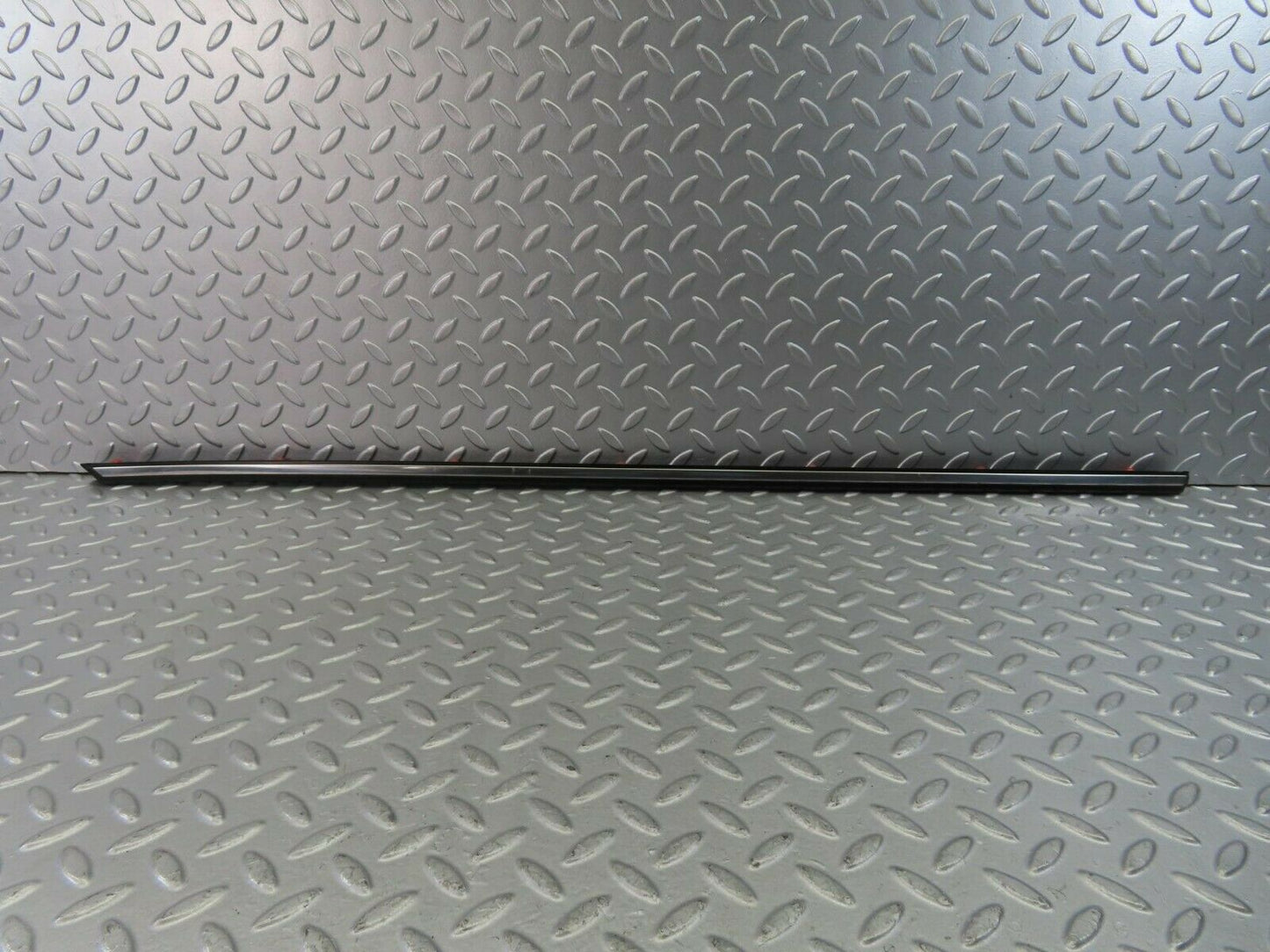10247 Mercedes-Benz W123 Rear Left Door Centre Moulding Trim