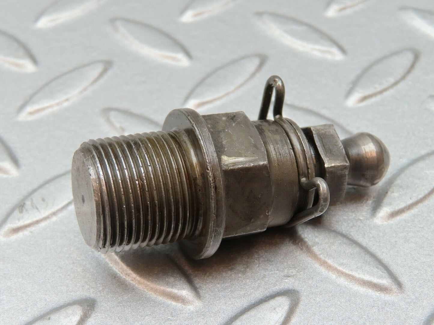 3544 Mercedes-Benz W108 280SE Ball Studs For Rocker Arm Mounting (Timing)