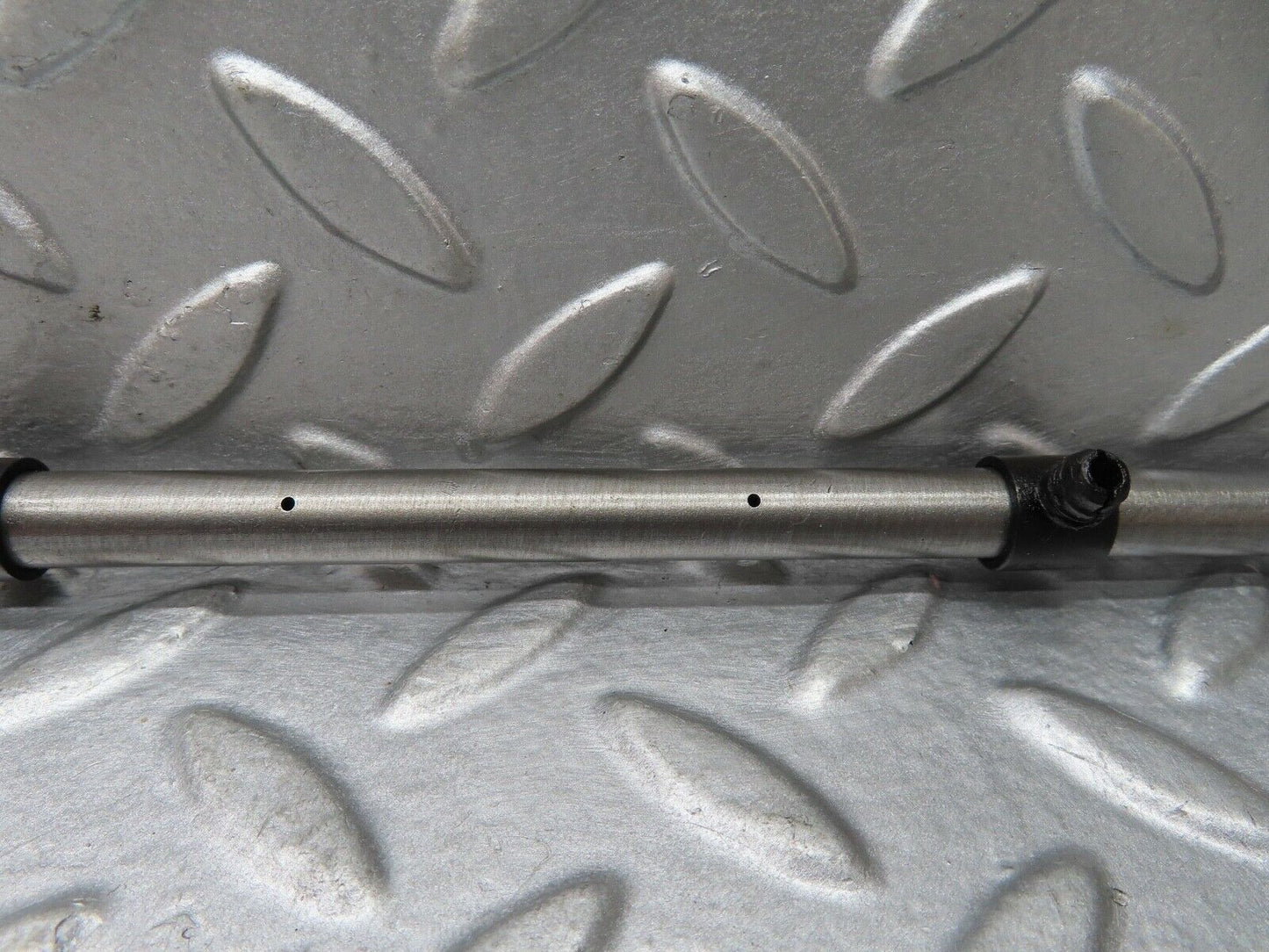 17789 Mercedes-Benz W116 450SEL Camshaft Oil Tube