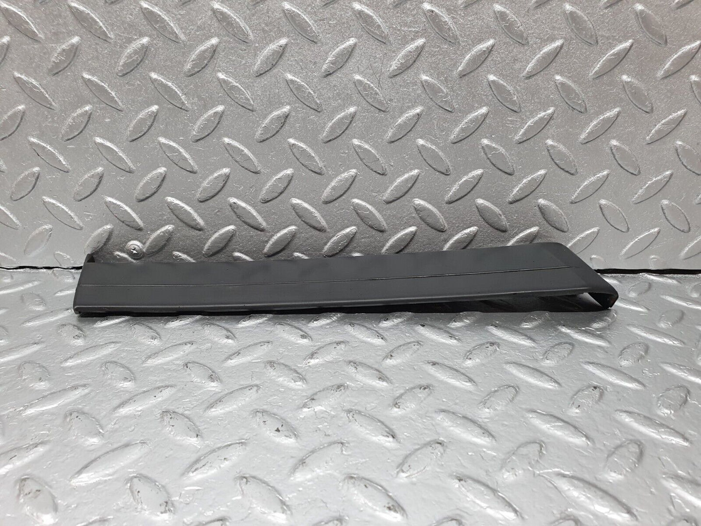 41424 Mercedes-Benz W124 200E Front Left Fender Wing Lower Moulding Trim