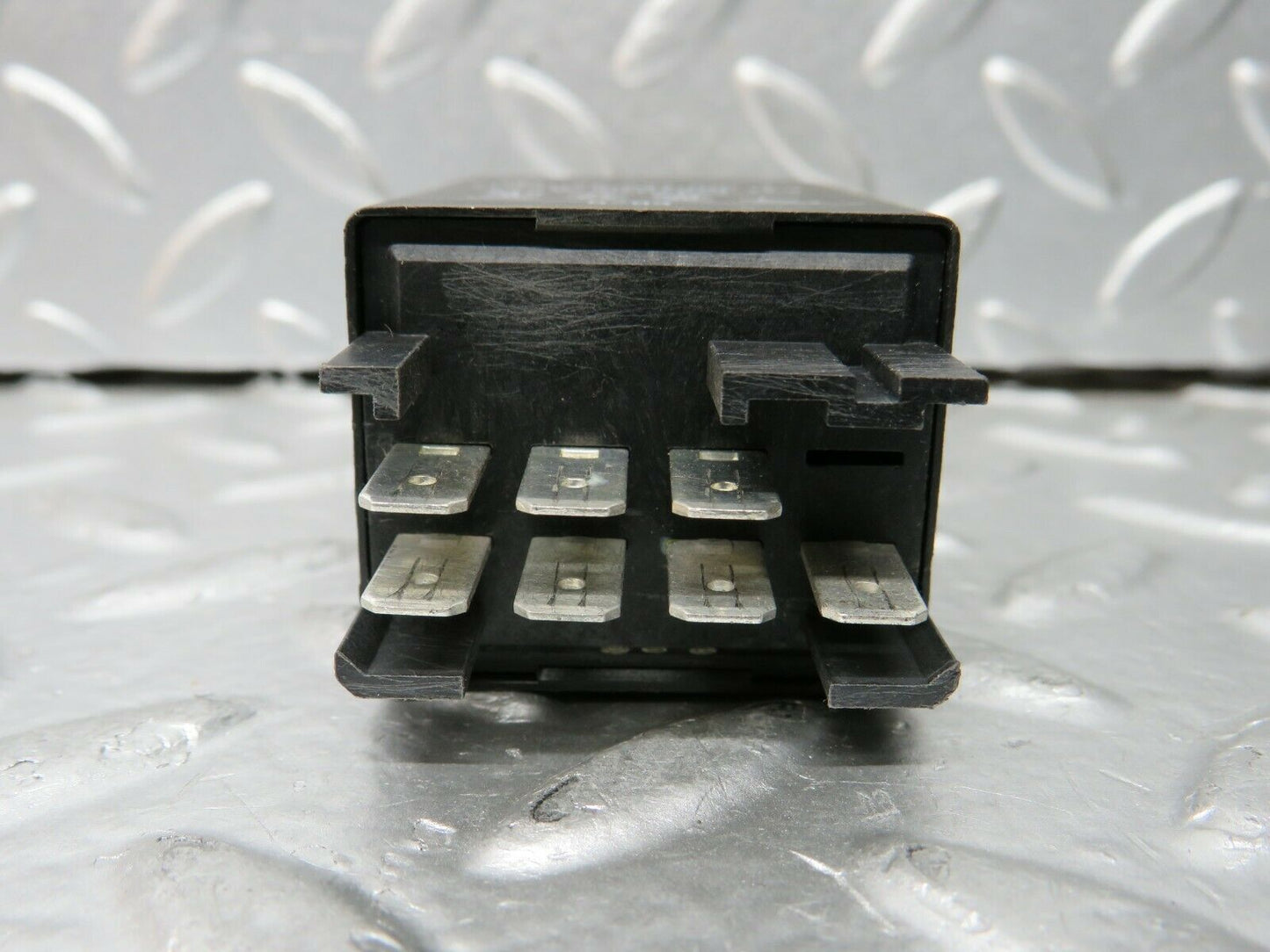 24299 Mercedes-Benz S124 220TE Wagon Flash Control Relay 58227001
