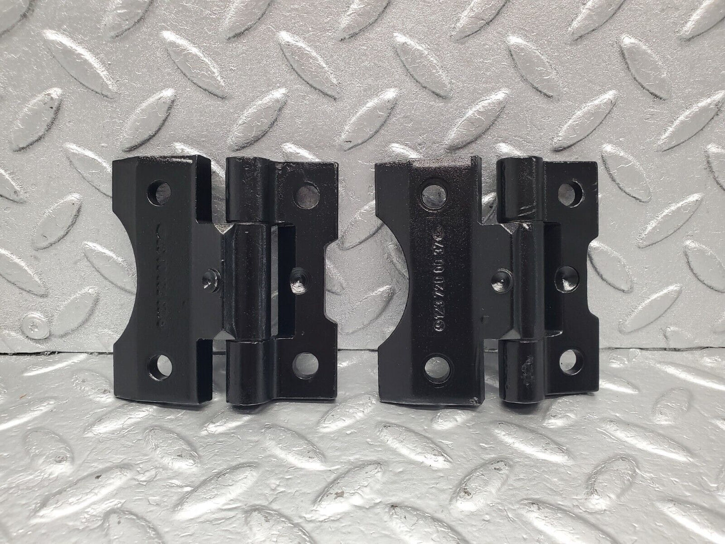 46570 Mercedes-Benz C123 280CE Coupe Door Hinge Pair Right Side 1237200037
