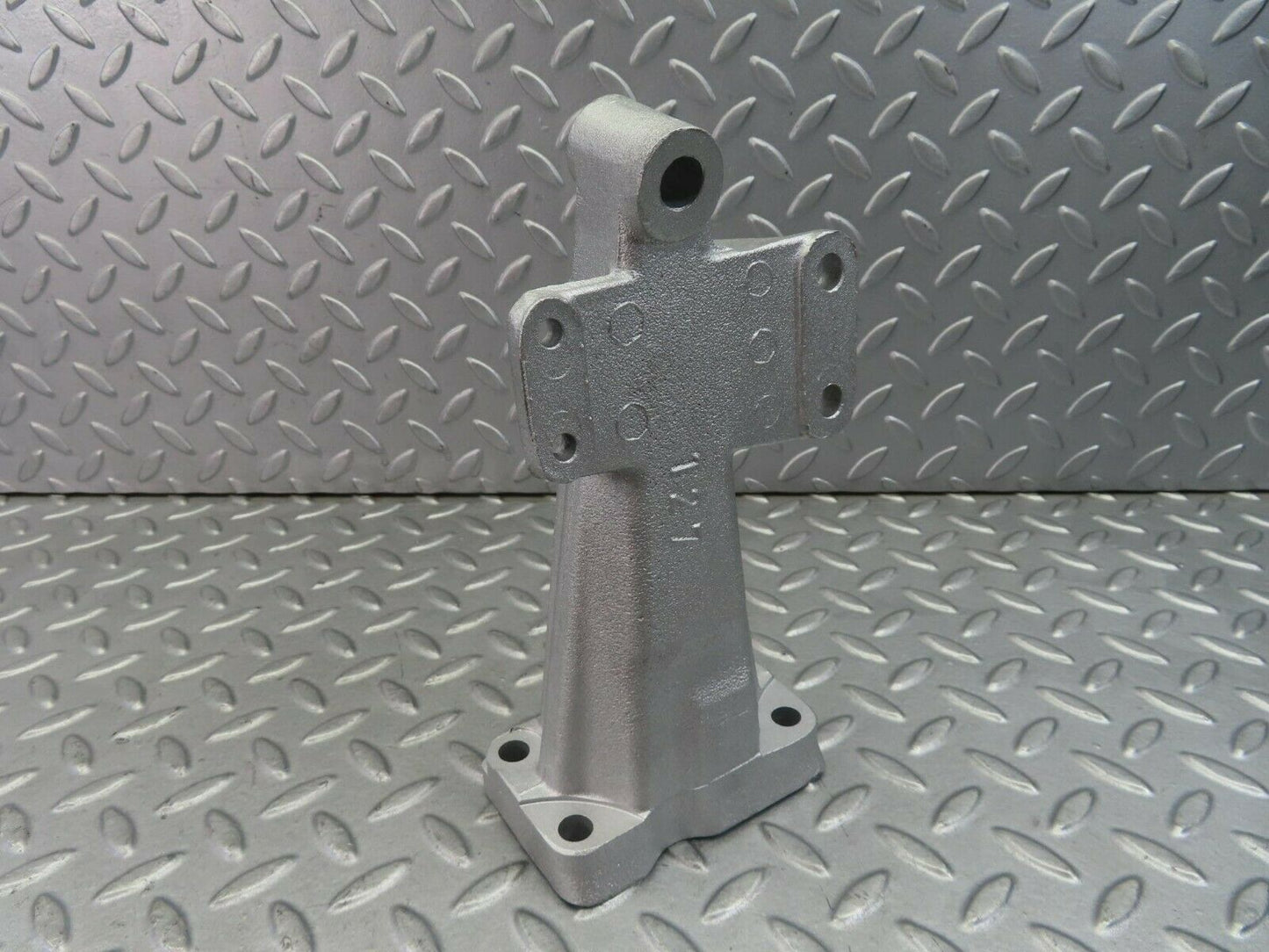8506 Mercedes-Benz W111 Engine Mount Bracket Left Side 1272230204