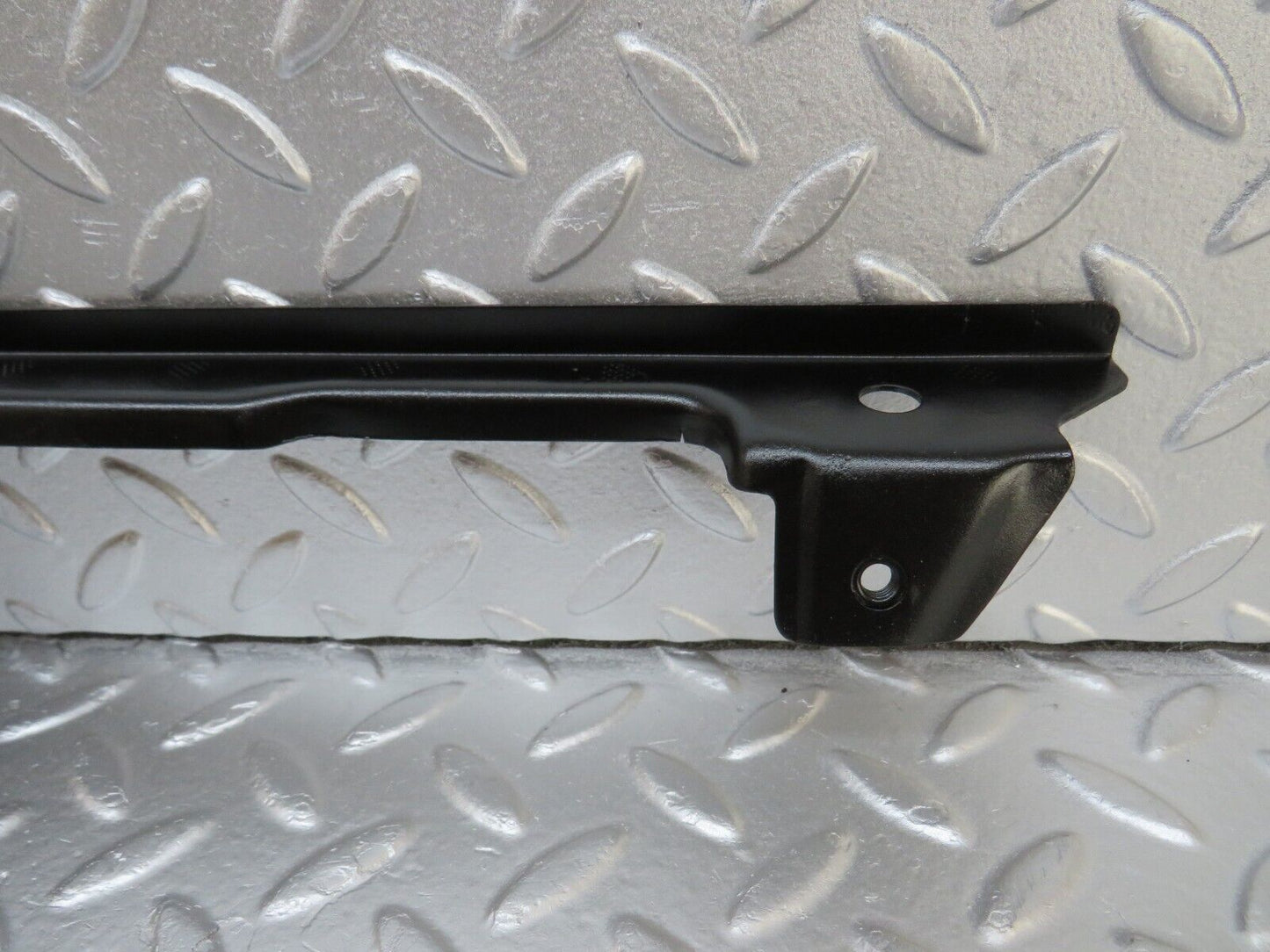 34610 Mercedes-Benz C126 380SEC Coupe Rear WIndow Channel Support Left Side
