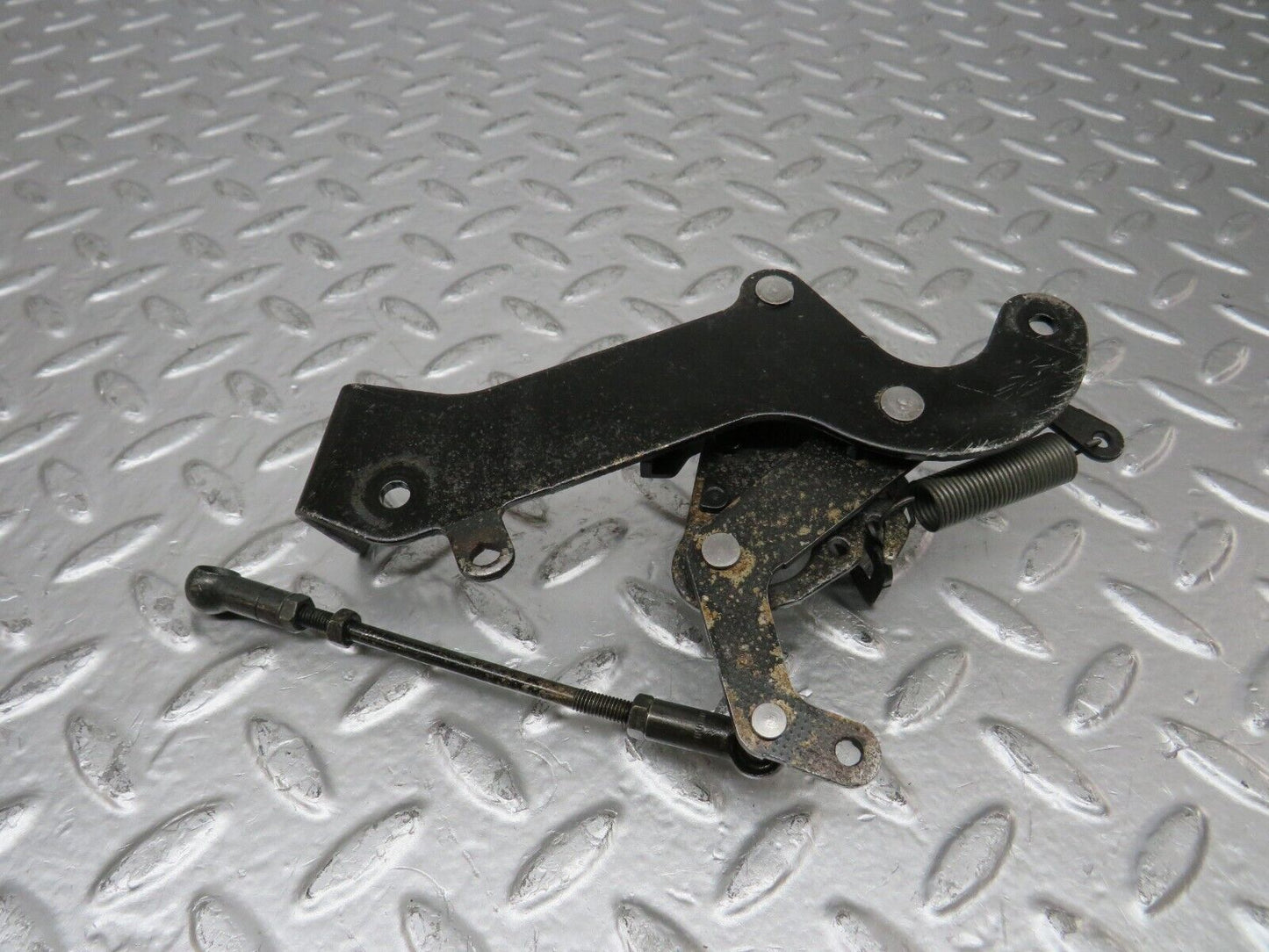 25179 Mercedes-Benz W201 190D Throttle Linkage 1110700521