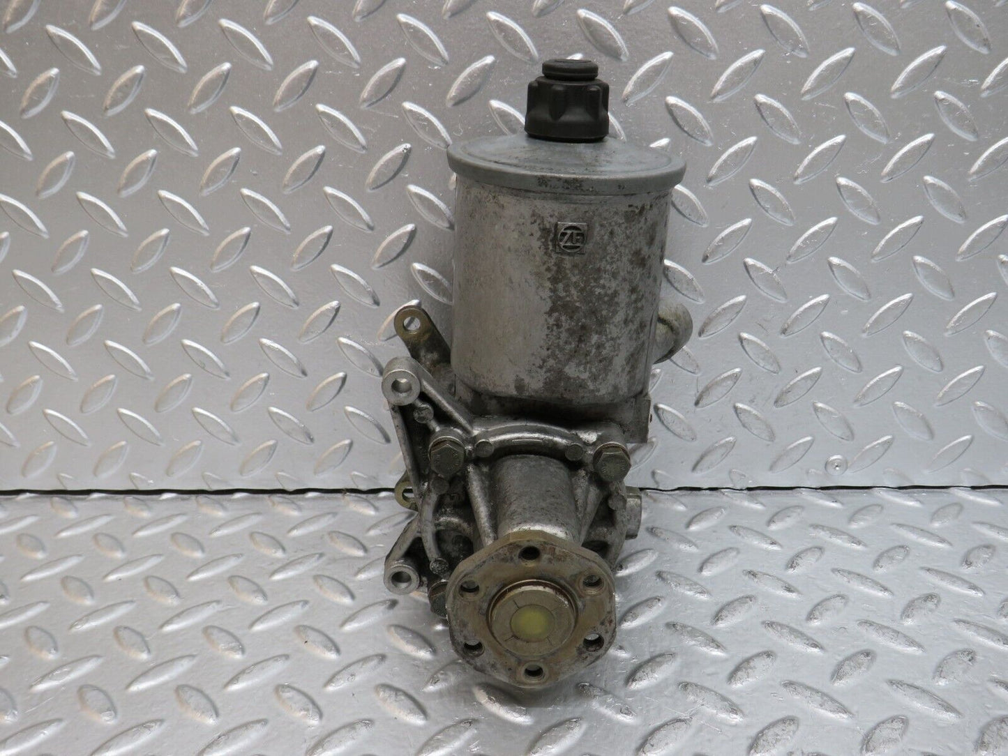 29505 Mercedes-Benz W124 230E Power Steering Pump 1244600980 7682900110