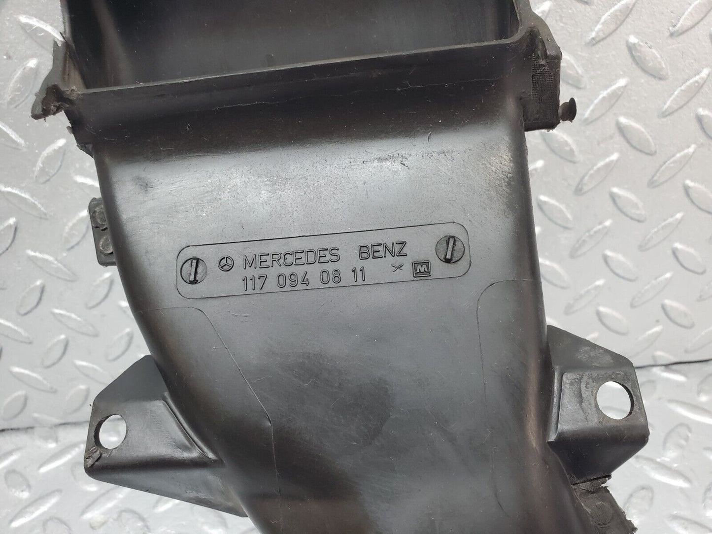 45570 Mercedes-Benz W126 420SE Air Intake Suction Pipe Right Side 1170940811