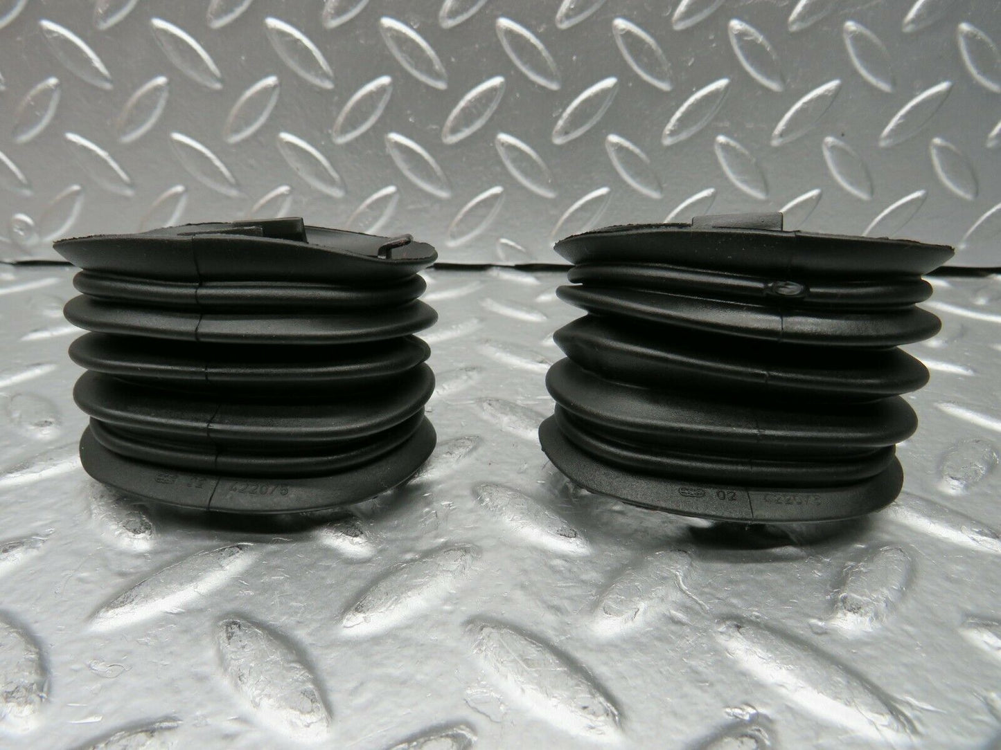 22601 Mercedes-Benz C124 E220 Front Door Wire Protector Rubber 1248210197