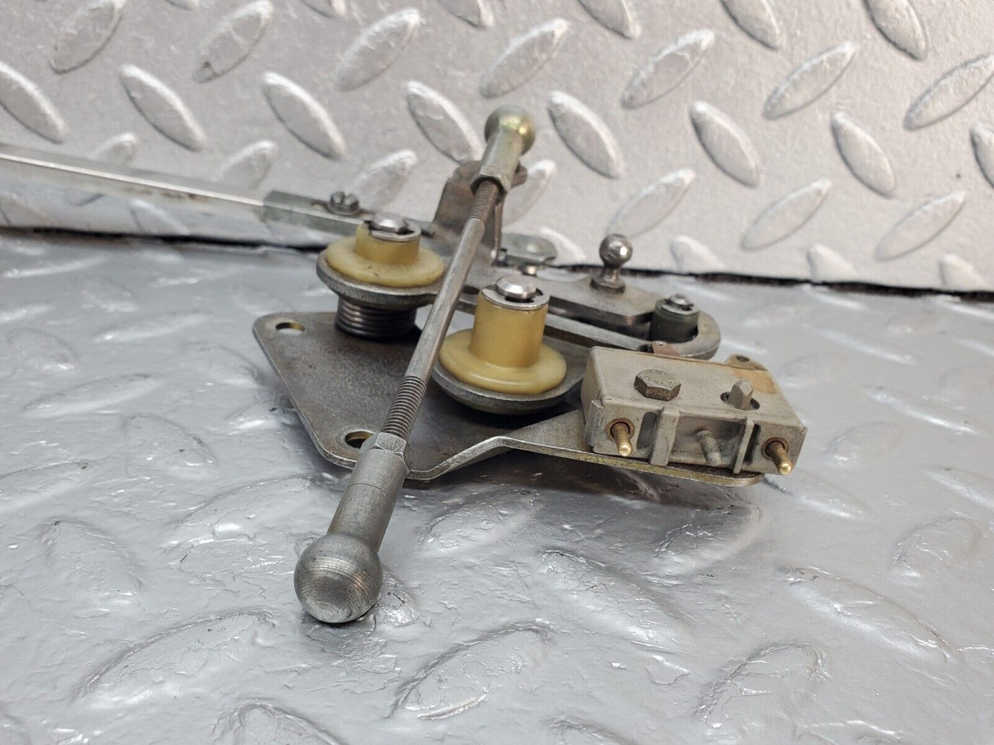 45370 Mercedes-Benz 280E M110.983 Throttle Linkage