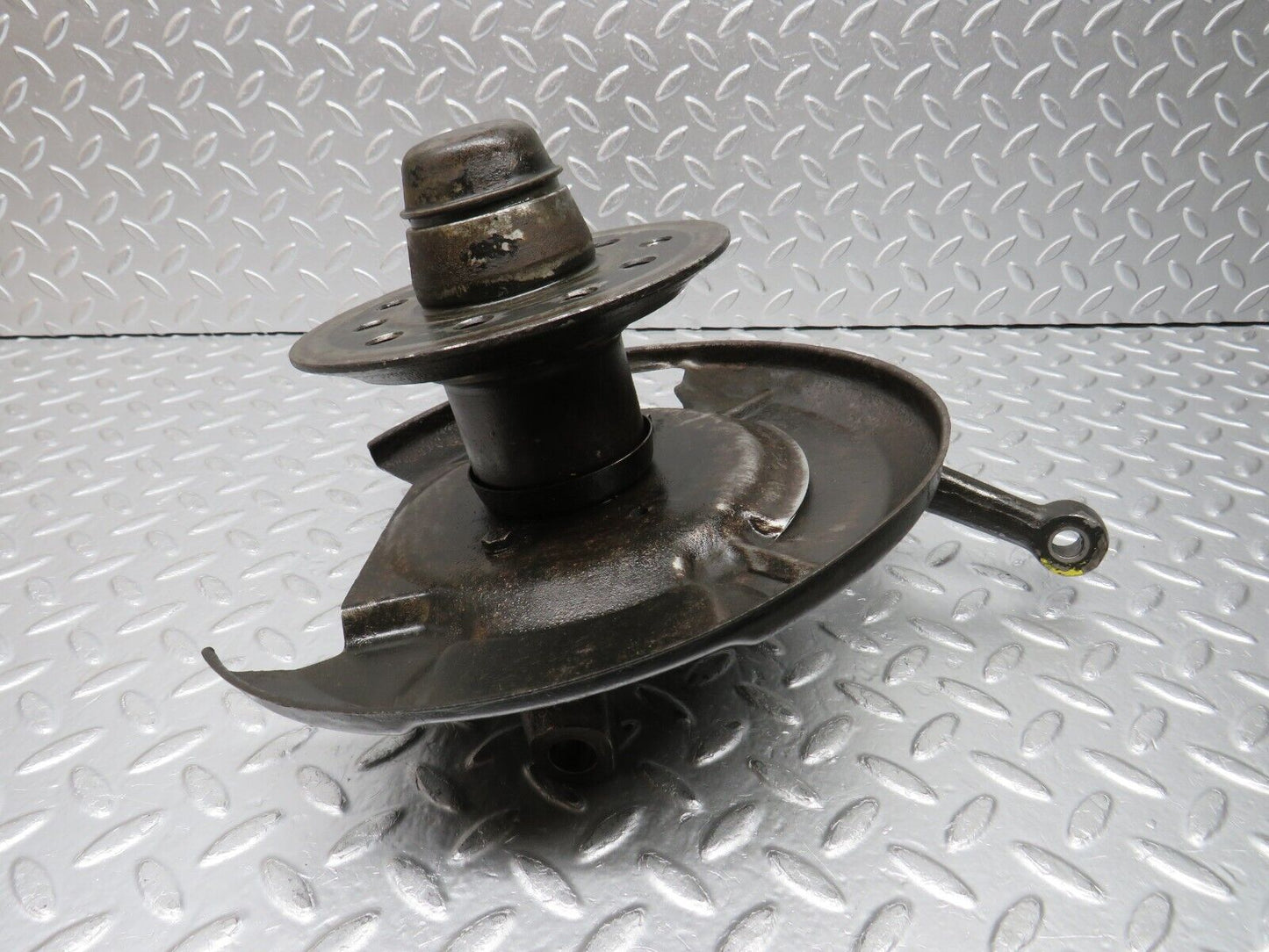0848 Mercedes-Benz C107 350SLC Coupe Wheel Hub Front Right