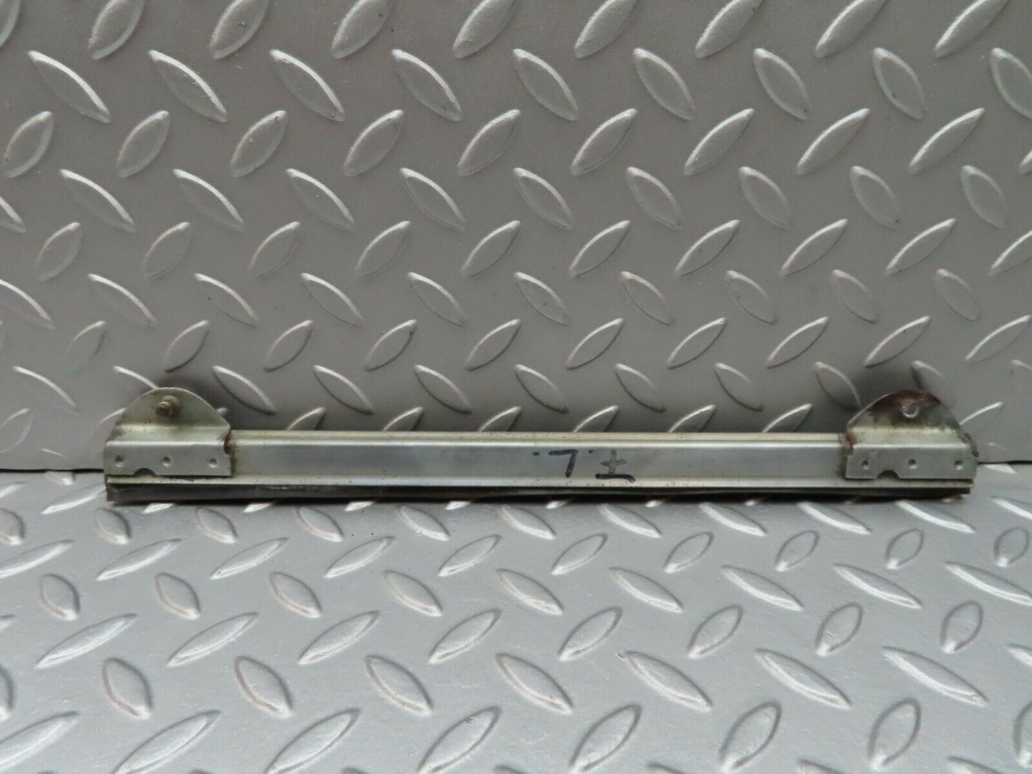 3689 Mercedes-Benz W108 280SE Front Left Door Glass Holder