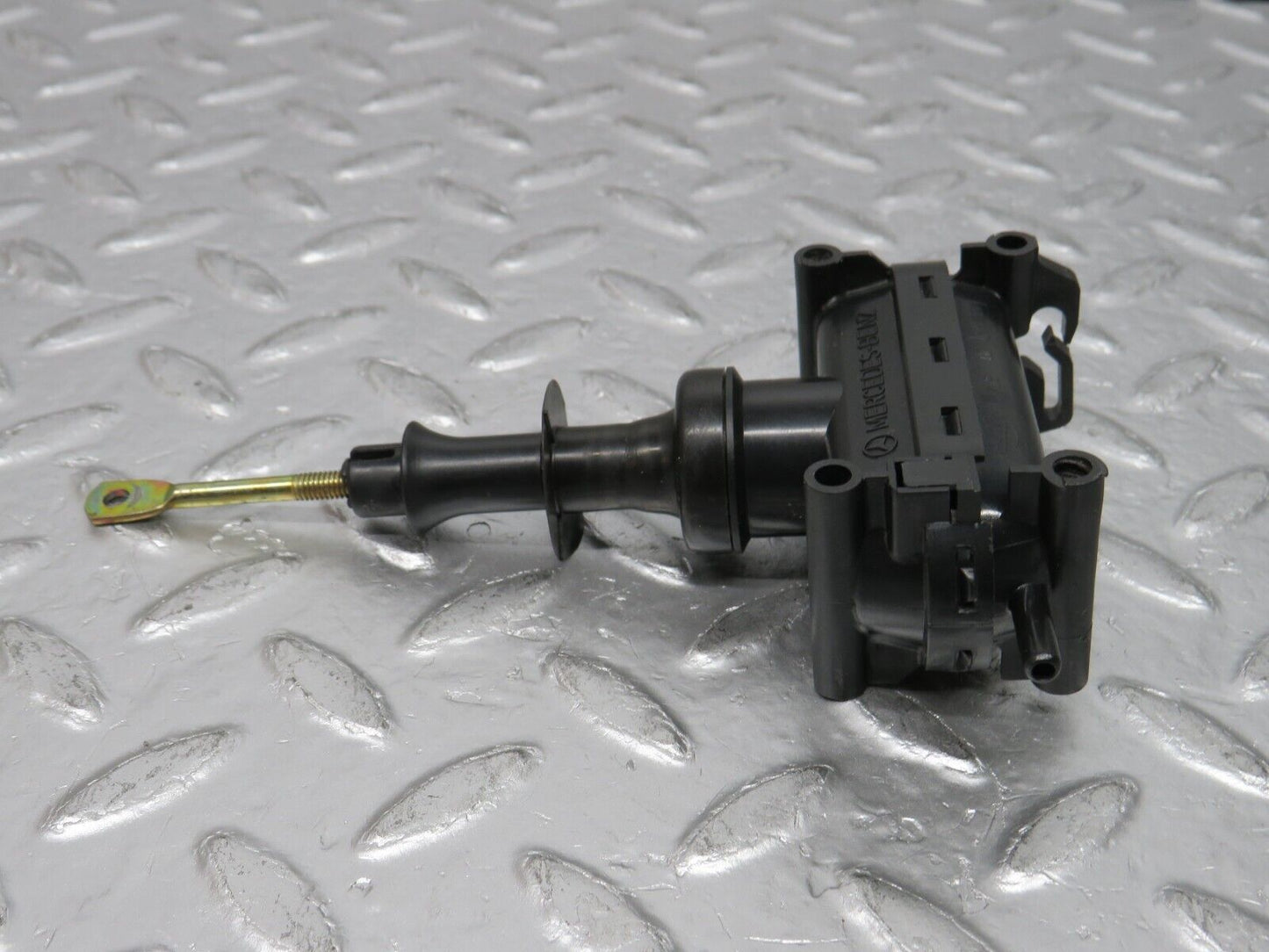 32448 Mercedes-Benz S124 300TE Wagon Door Lock Vacuum Actuator Rear Right