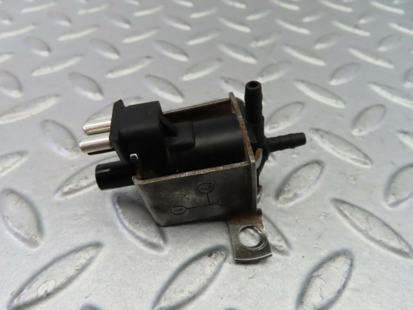 7747 Mercedes-Benz S123 230TE Wagon Vacuum Control Valve Pierburg 0015407097