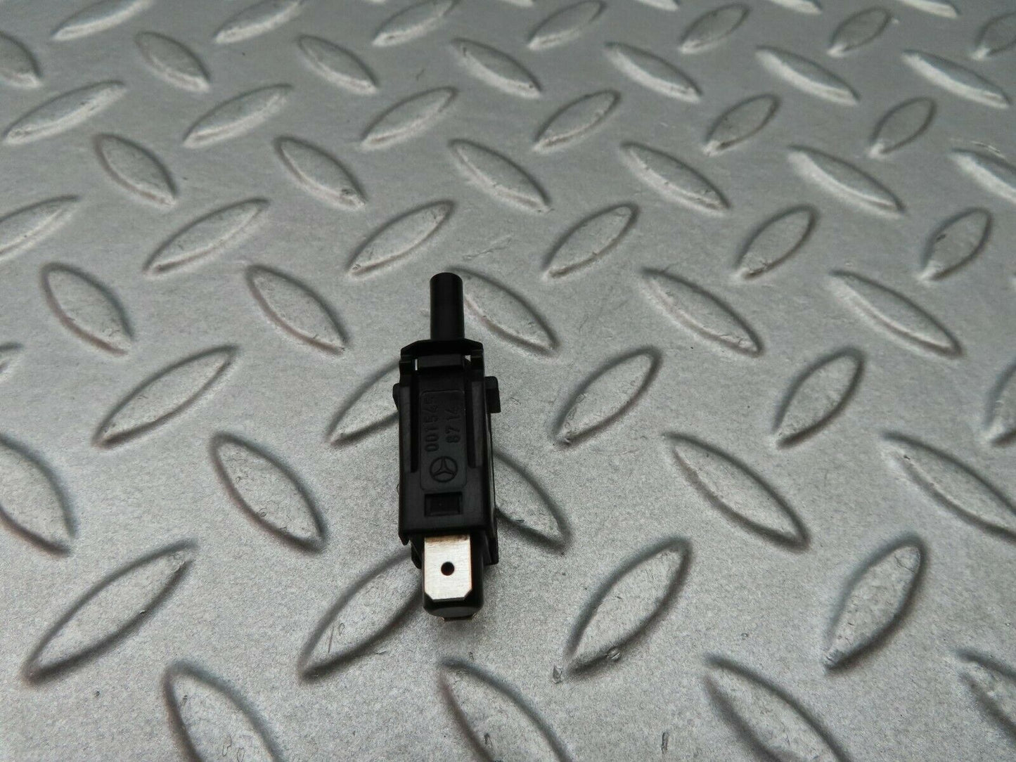 5764 Mercedes-Benz W123 200 Door Contact Switch 0015458714
