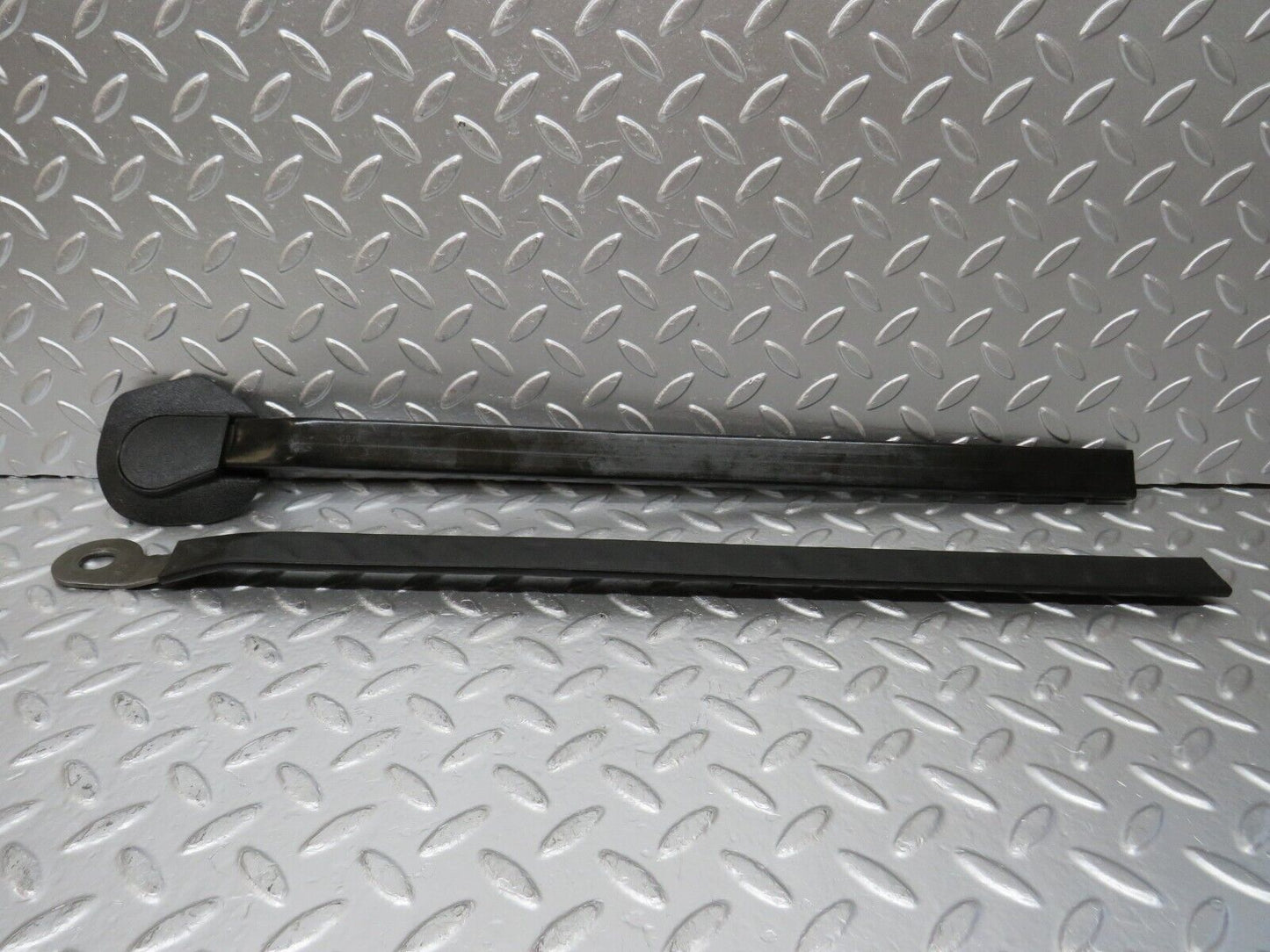 25571 Mercedes-Benz W123 200 Seat Belt Runner Pair