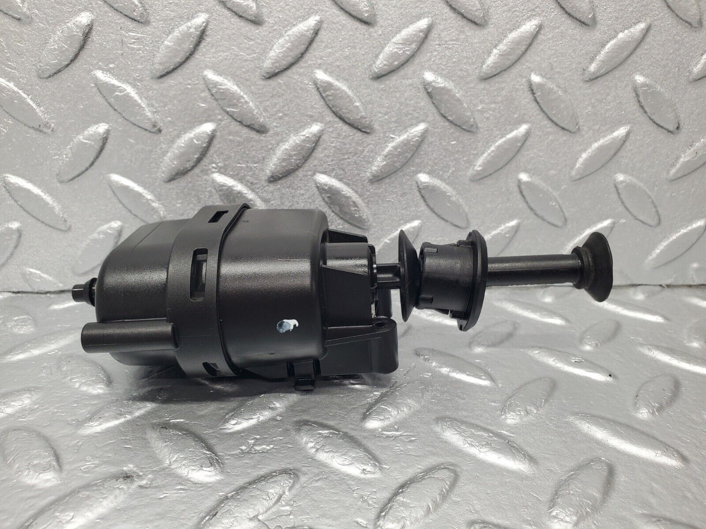 46950 Mercedes-Benz R129 320SL Coupe Trunk Lock Vacuum Actuator 1298003075 1298000025