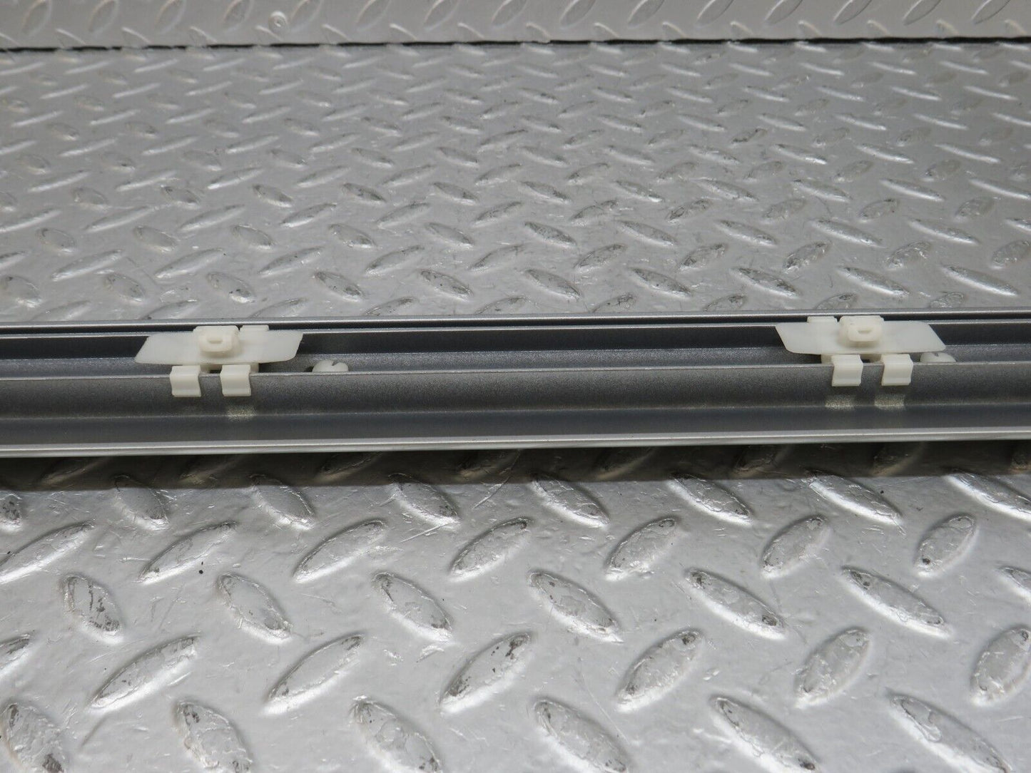 35013 Mercedes-Benz W210 320E Front Left Door Centre Moulding Trim 2106900382
