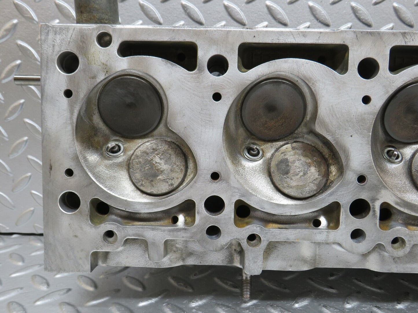32692 Mercedes-Benz S124 300TE Wagon Cylinder Head 1030161001