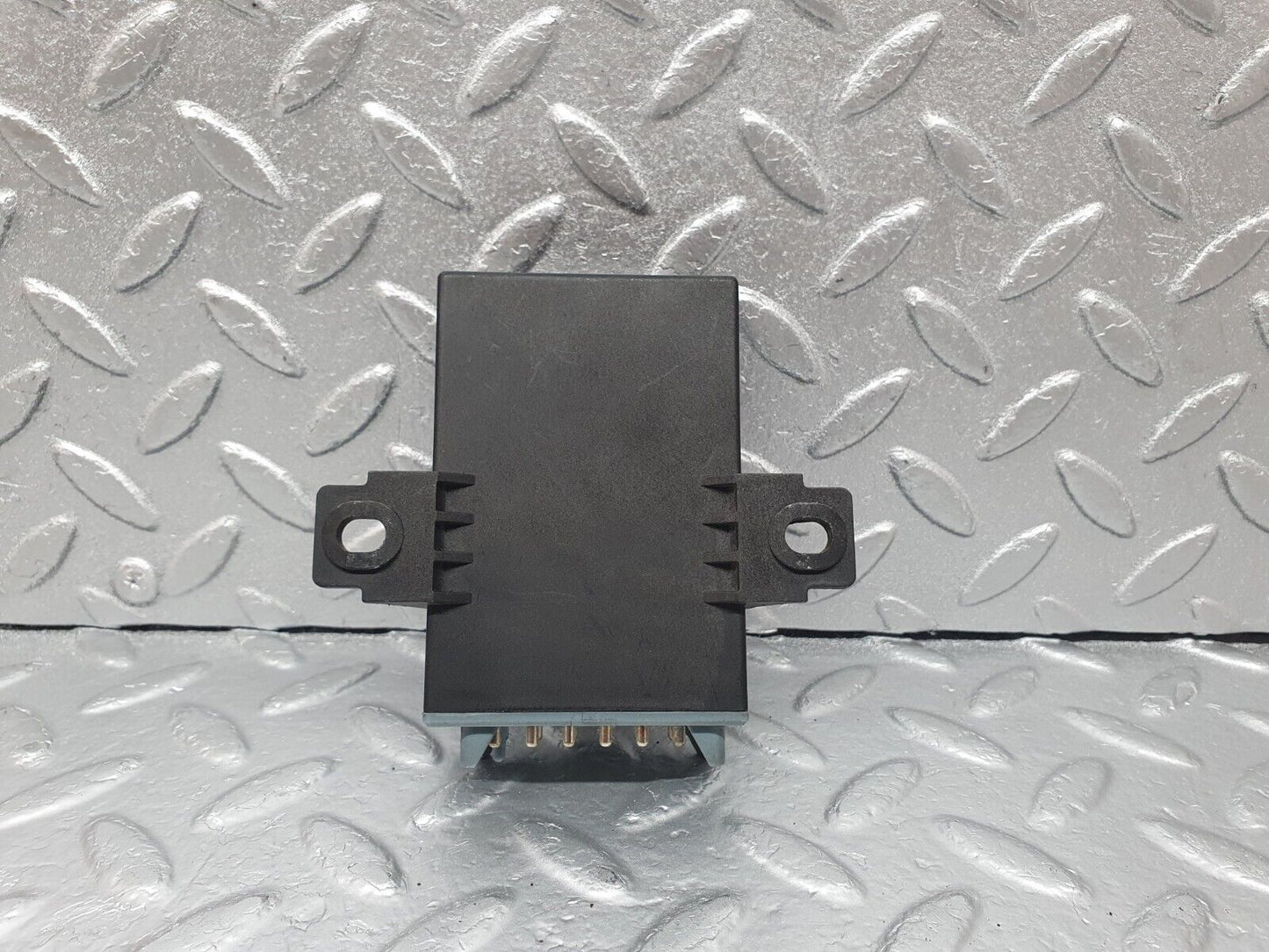43522 Mercedes-Benz C126 380SEC Coupe Seat Belt Presenter Relay 0008200497