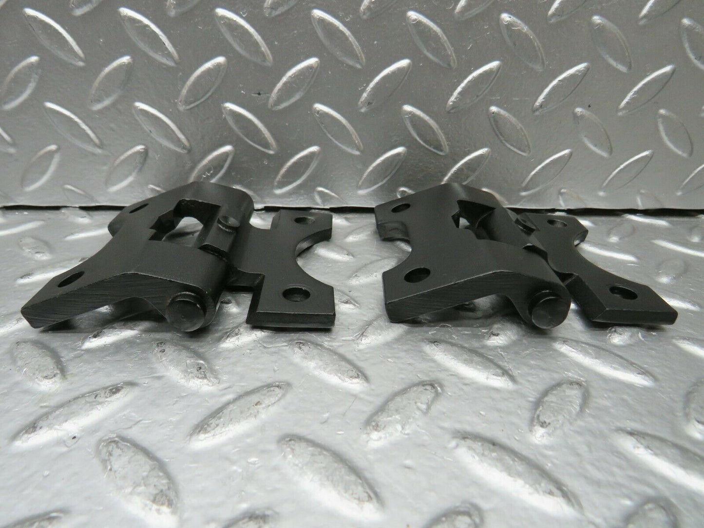 22864 Mercedes-Benz C107 450SLC Coupe Door Hinge Left Pair