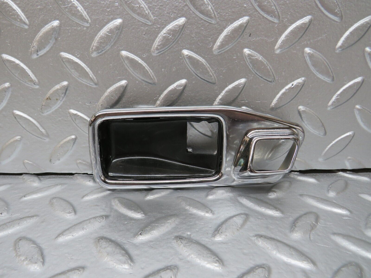 25572 Mercedes-Benz W123 200 Door Handle Surround Left 1167660111