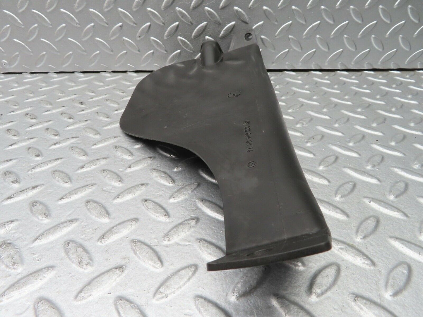 21632 Mercedes-Benz W126 300SE Vacuum Pump Housing Cover 1268050914