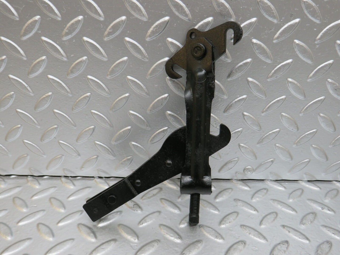 25420 Mercedes-Benz W123 200 Handbrake Regulator