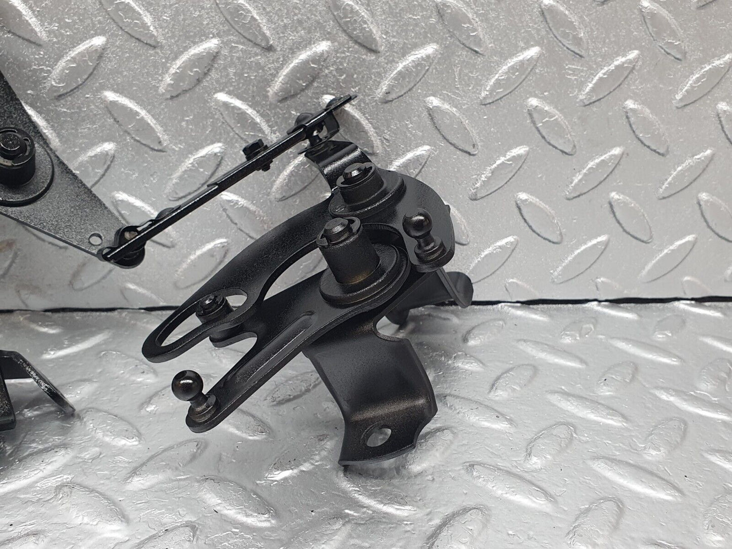 43568 Mercedes-Benz C126 380SEC Coupe Throttle Linkage