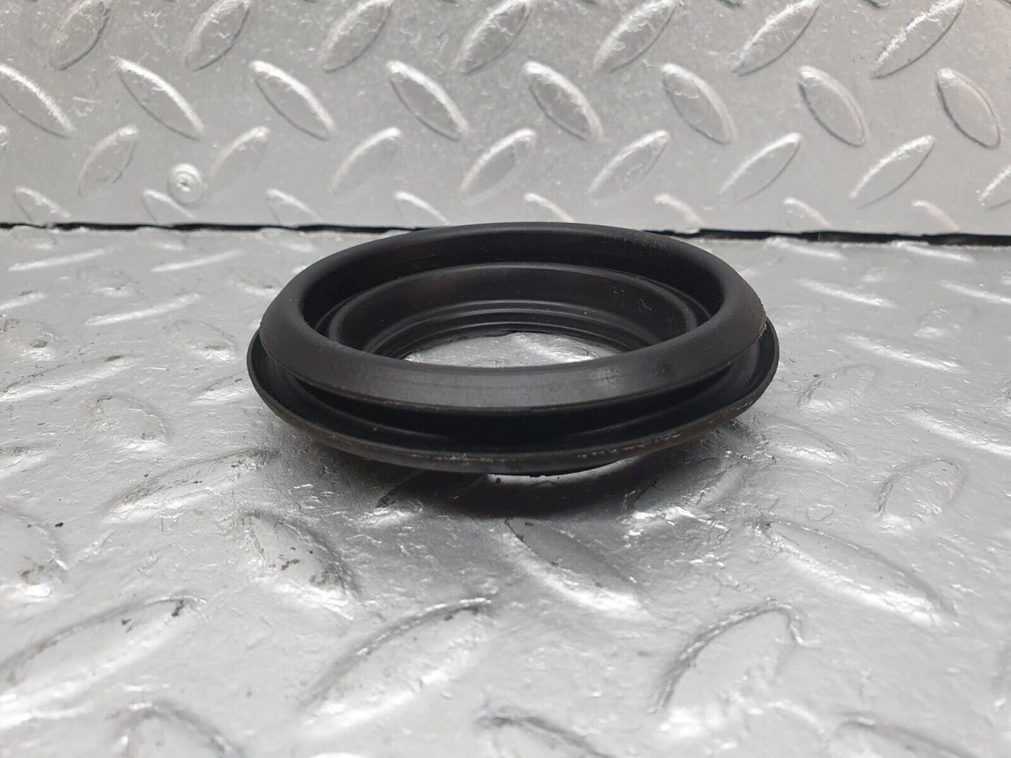 41031 Mercedes-Benz W126 300SE Fuel Tank Filler Rubber Gasket 1239973581