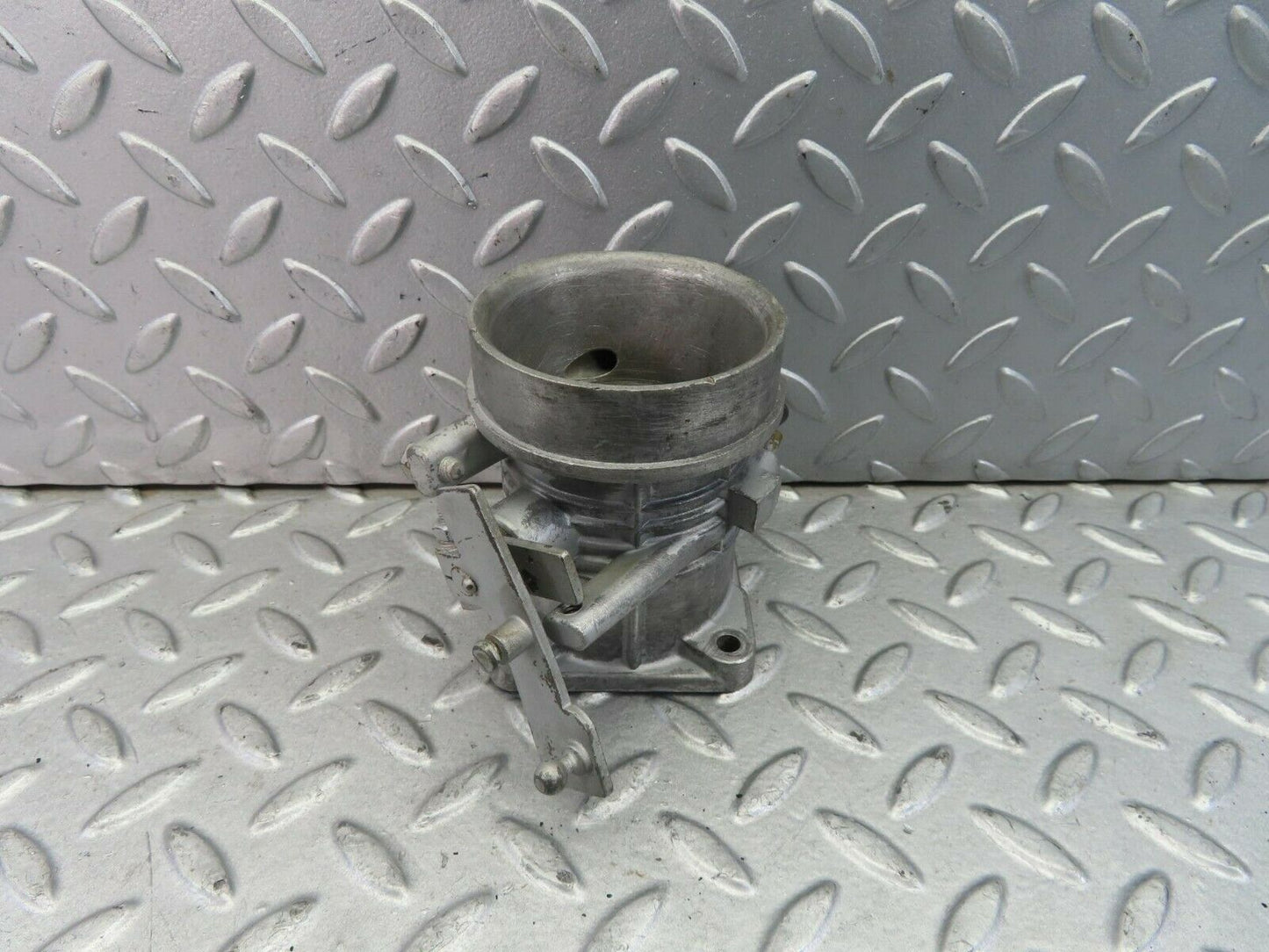 8685 Mercedes-Benz W111 Throttle Body