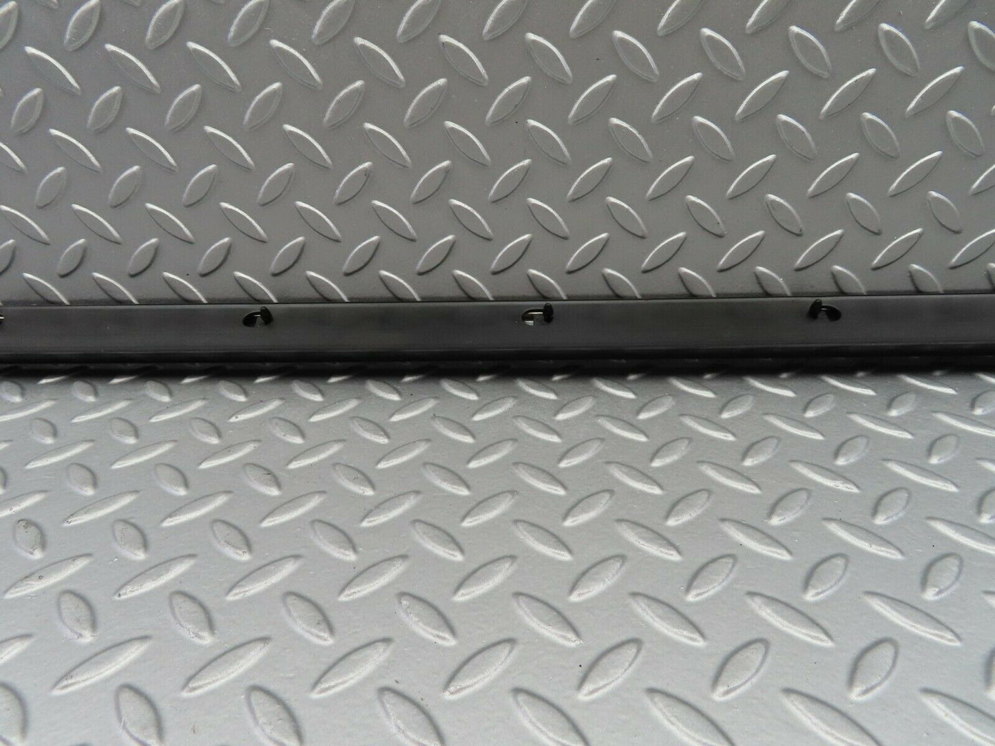 6866 Mercedes-Benz C107 350SLC Coupe Right Door Centre Moulding Trim