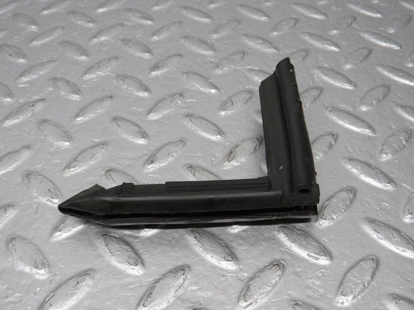 39171 Mercedes-Benz R107 500SL Coupe Front Right Rubber Window Guide 1077250225