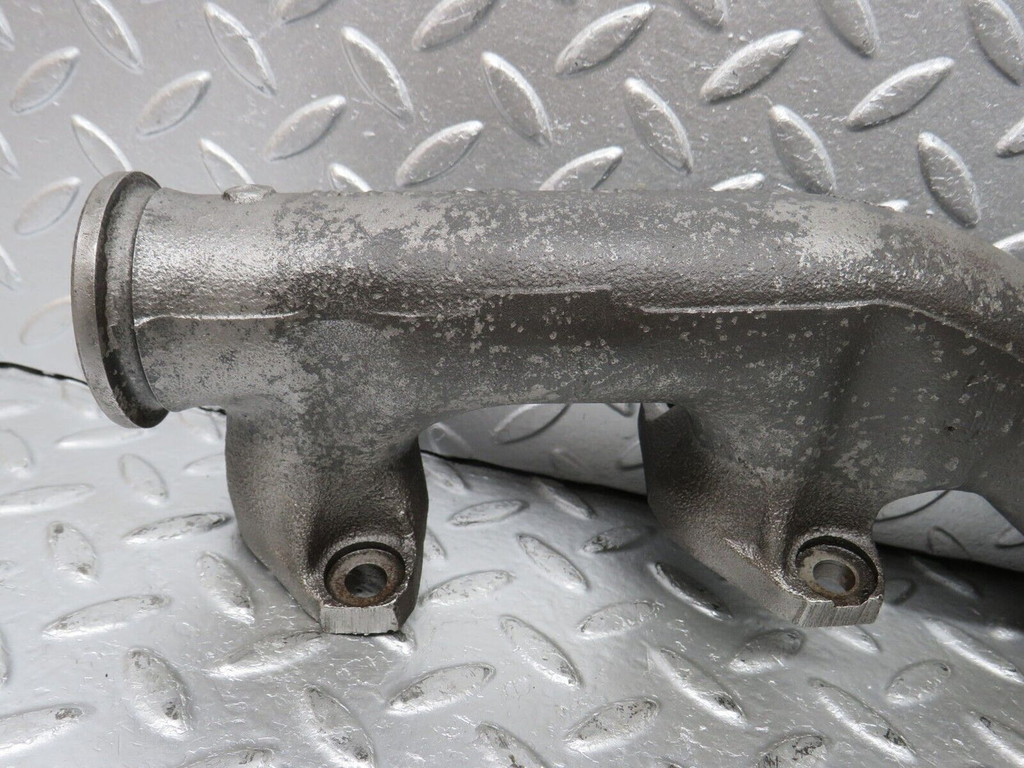 33106 Mercedes-Benz W126 380 V8 Exhaust Manifold Left 1161420502