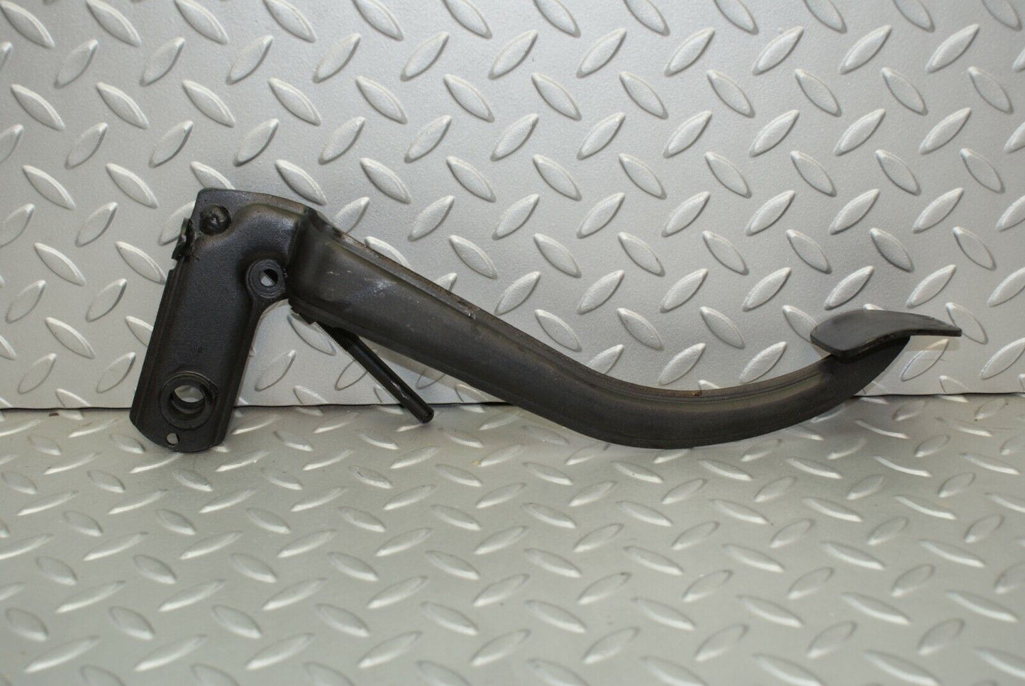 3169 Mercedes-Benz W115 220D Clutch Pedal LHD