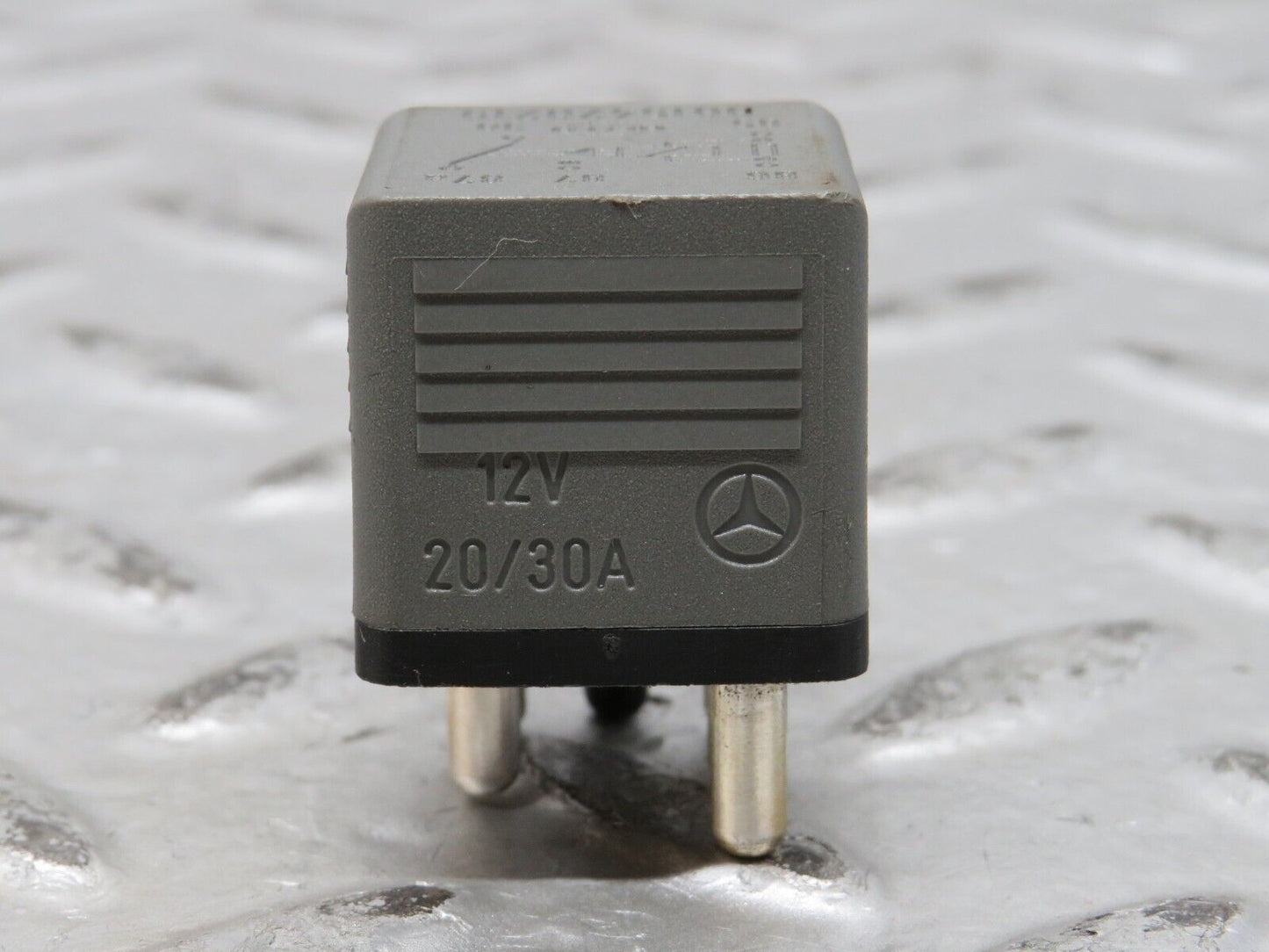 27866 Mercedes-Benz W123 280E Multi Purpose Relay 0015420219