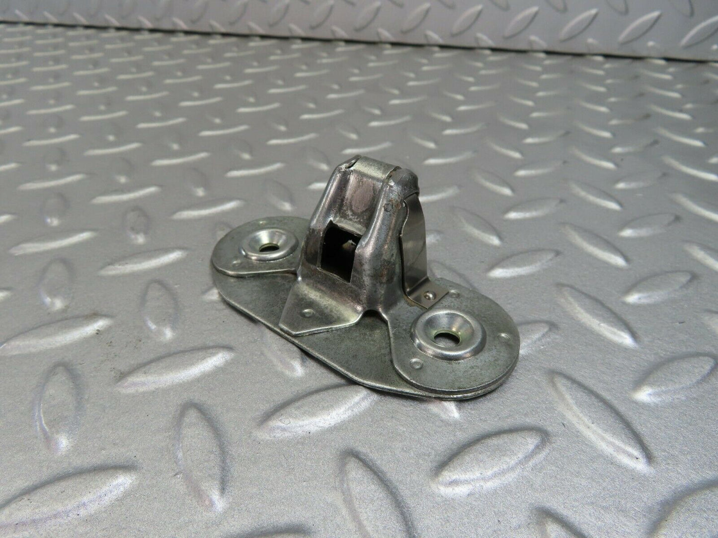 7889 Mercedes-Benz W115 220D Trunk Lock Latch
