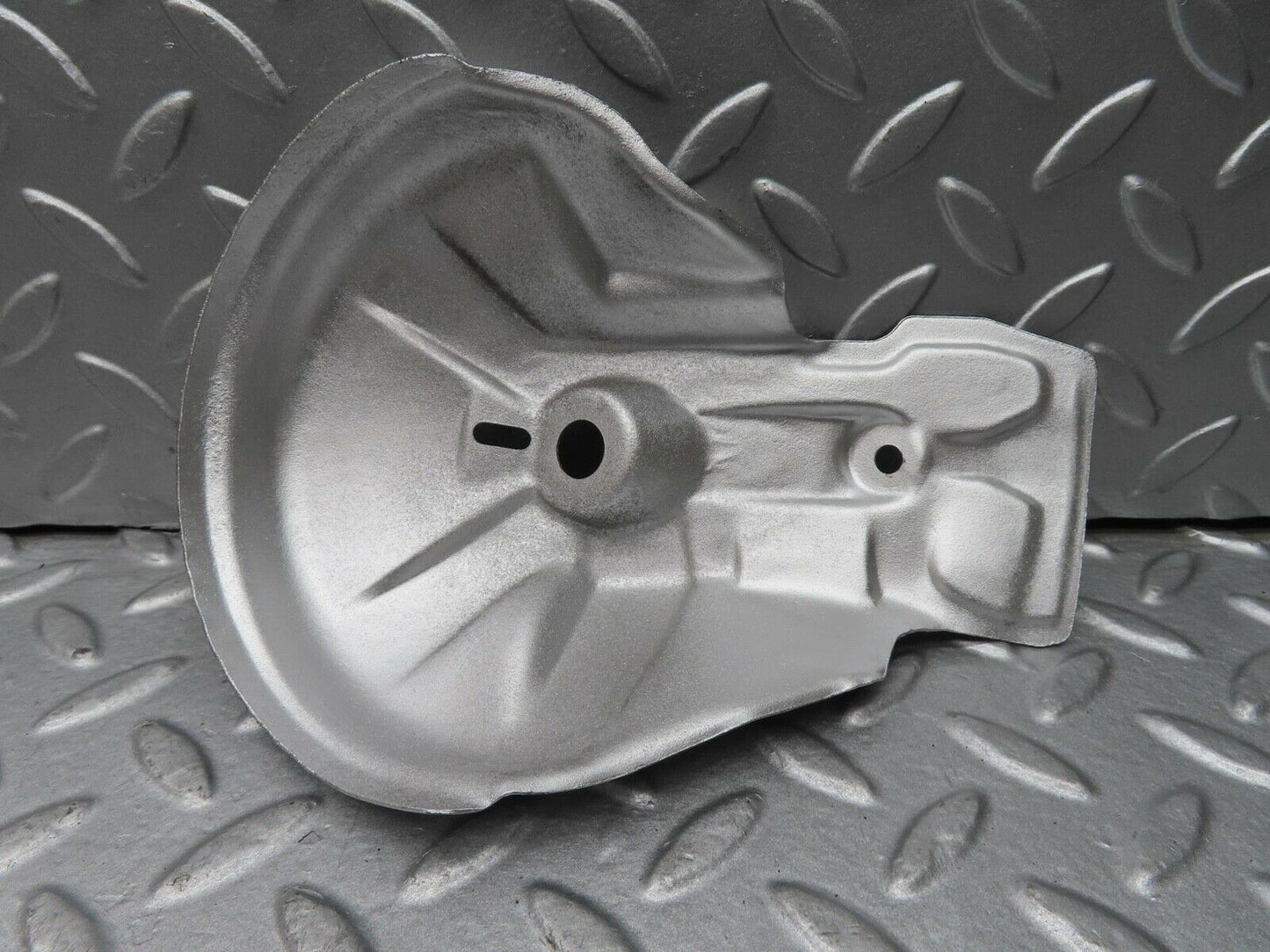 16514 Mercedes-Benz W124 260E Engine Mount Bracket Heat Shield