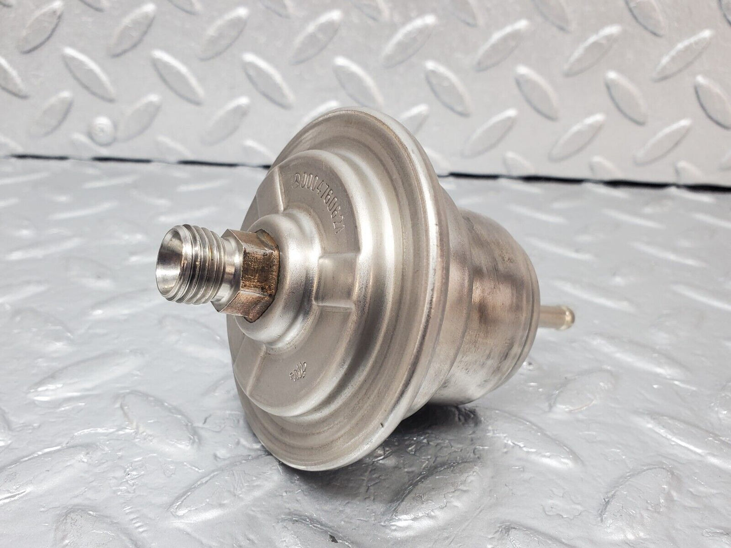 44287 Mercedes-Benz W123 280E Fuel Pressure Regulator 0004760621