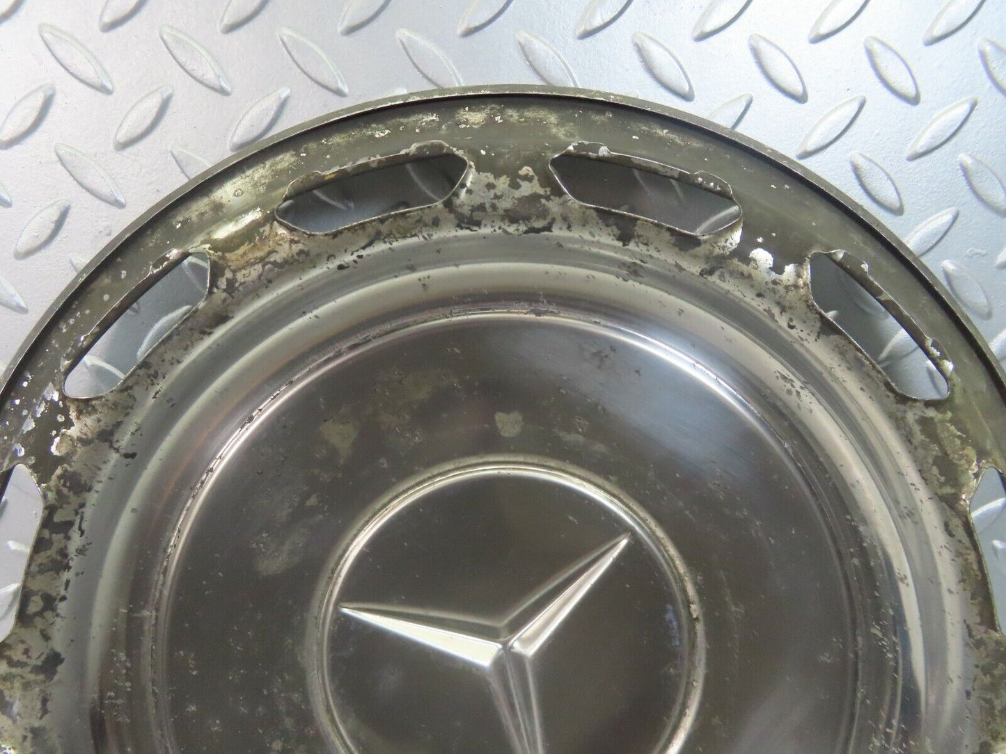 8399 Mercedes-Benz Vintage Wheel Trim Hub Cap 14"