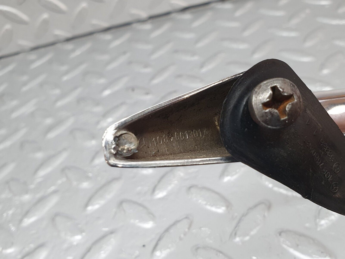 43160 Mercedes-Benz W108 280SE Front Left Door Exterior Handle No Key 1087661301 1087660905 1087661105