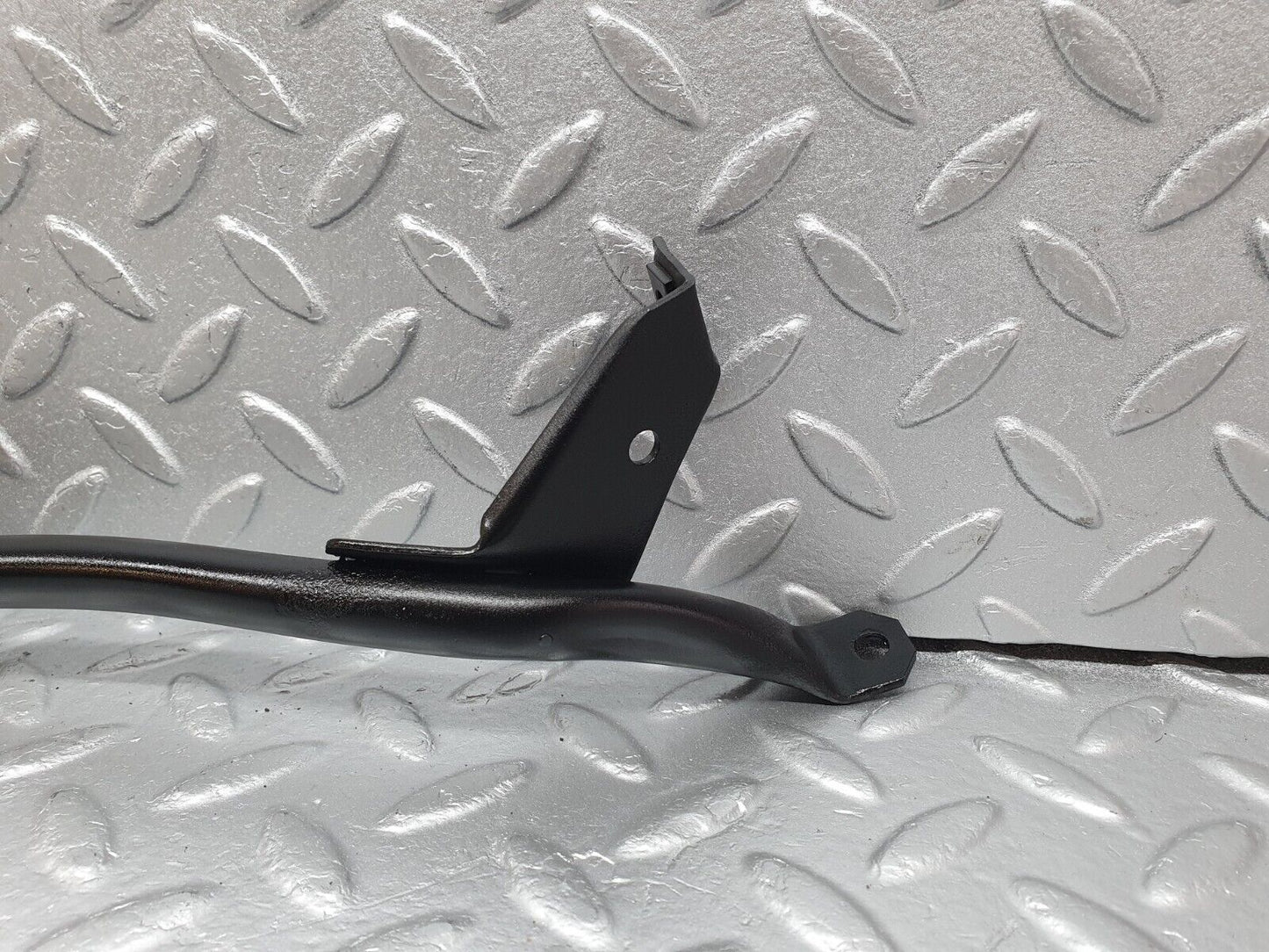 41507 Mercedes-Benz W124 200E Horn Bracket