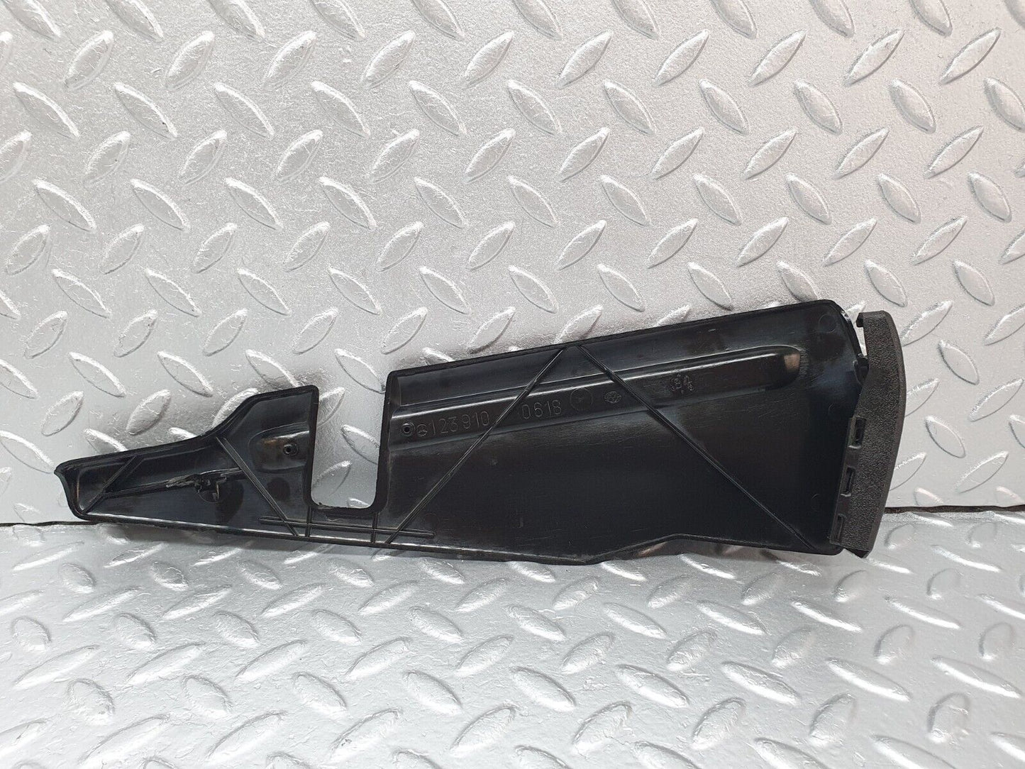 40788 Mercedes-Benz W123 300D Front Right Seat Cover Trim Black 1239100618
