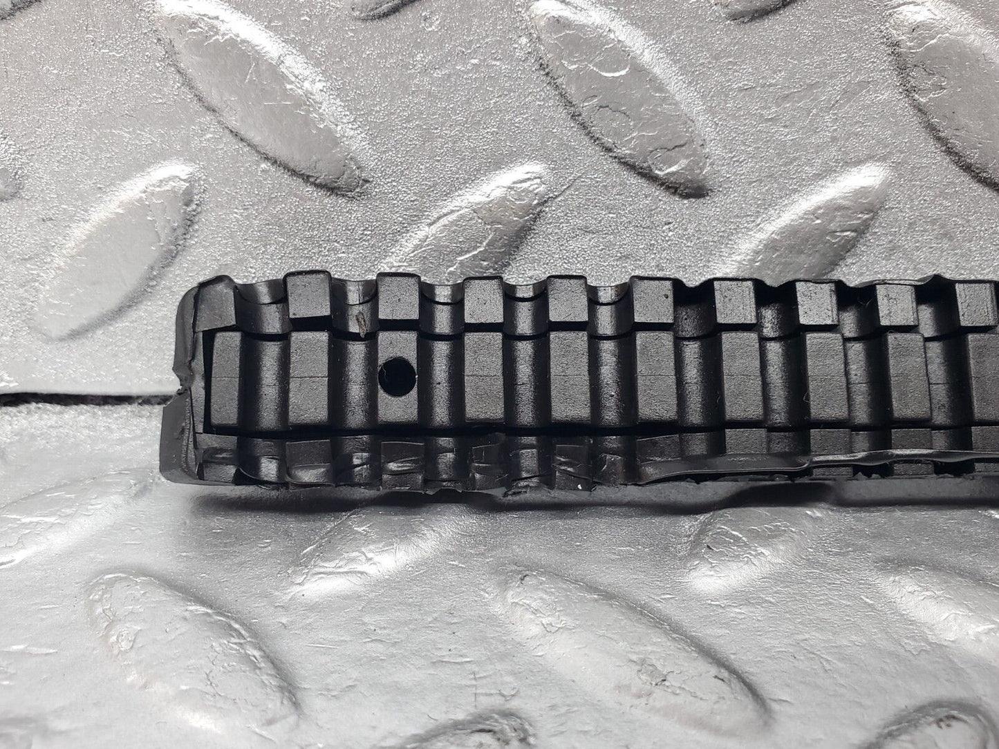 45742 Mercedes-Benz W126 420SE Vacuum Pipe Holder 1268050491